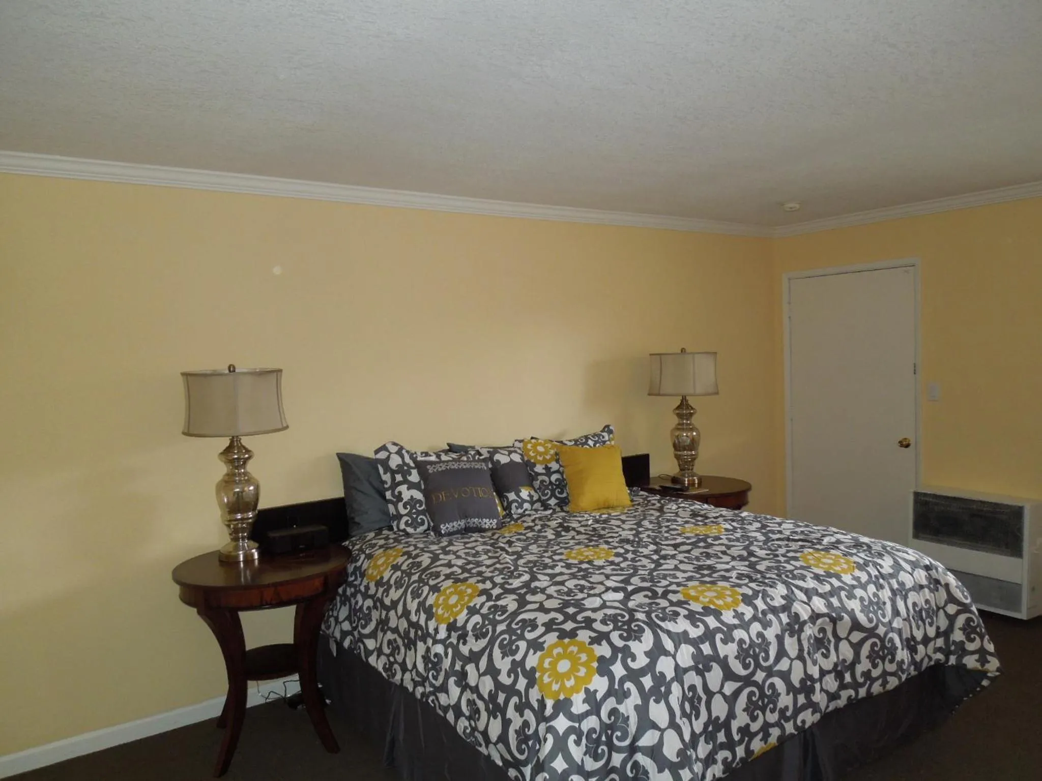 Bed in Tea Garden Lodge