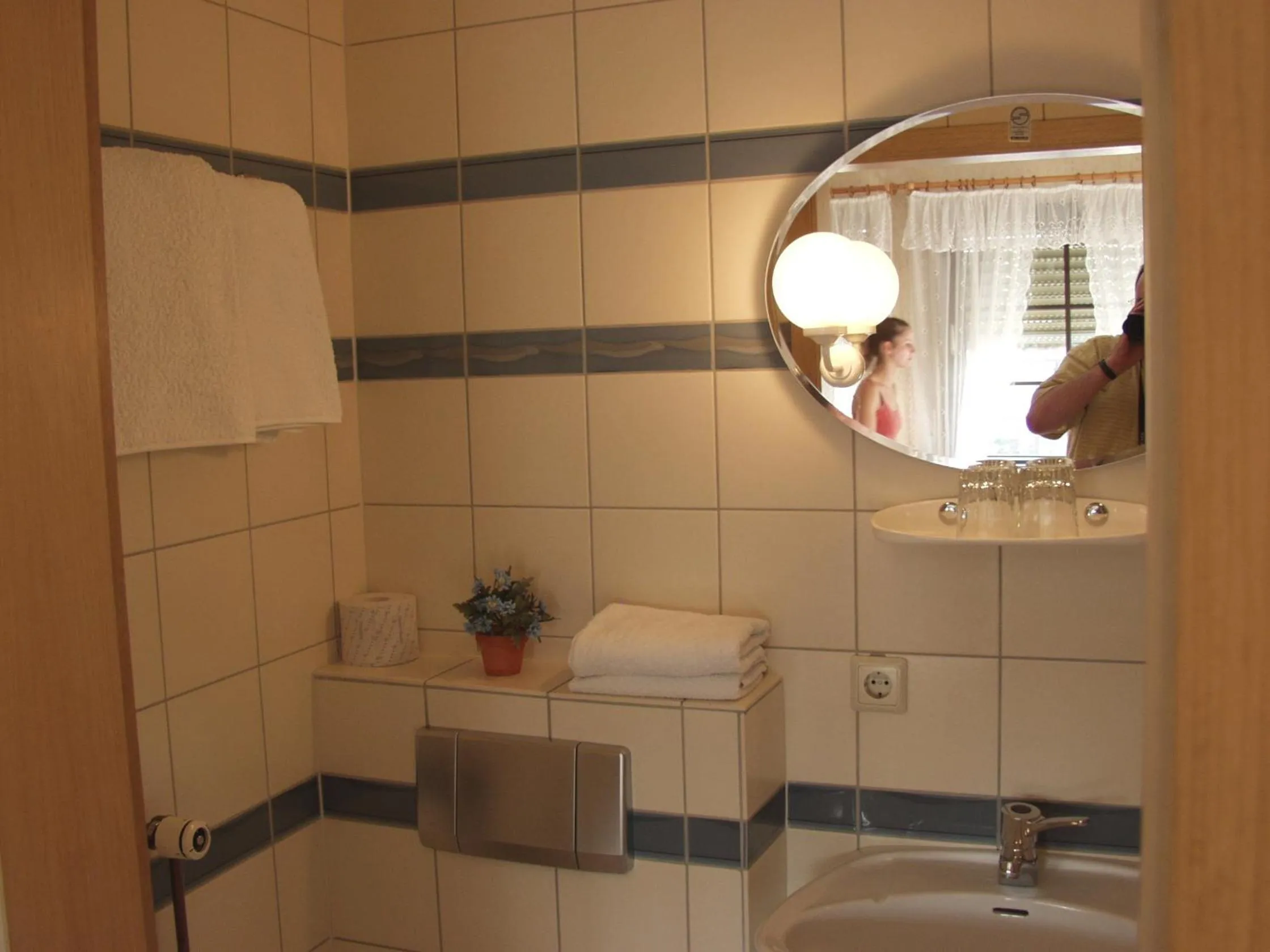 Shower in Hotel-Restaurant-Pfaelzer-Stuben