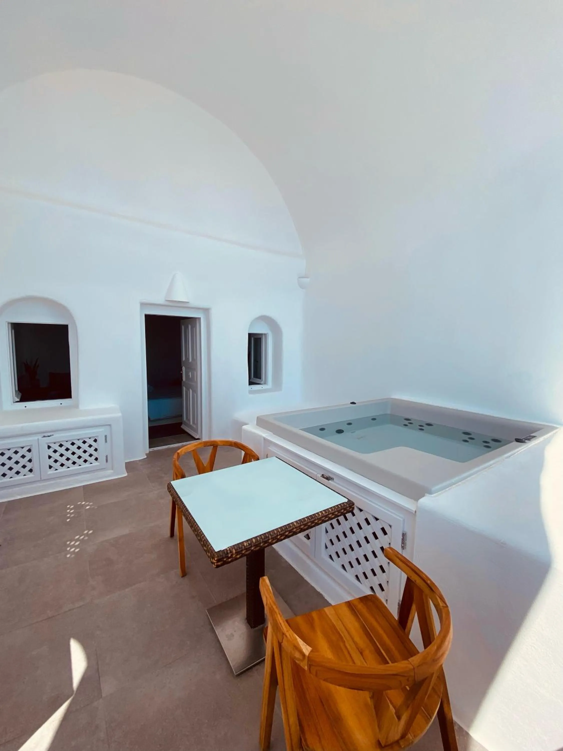 Hot Tub in Nomikos Villas
