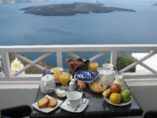 Breakfast in Nomikos Villas