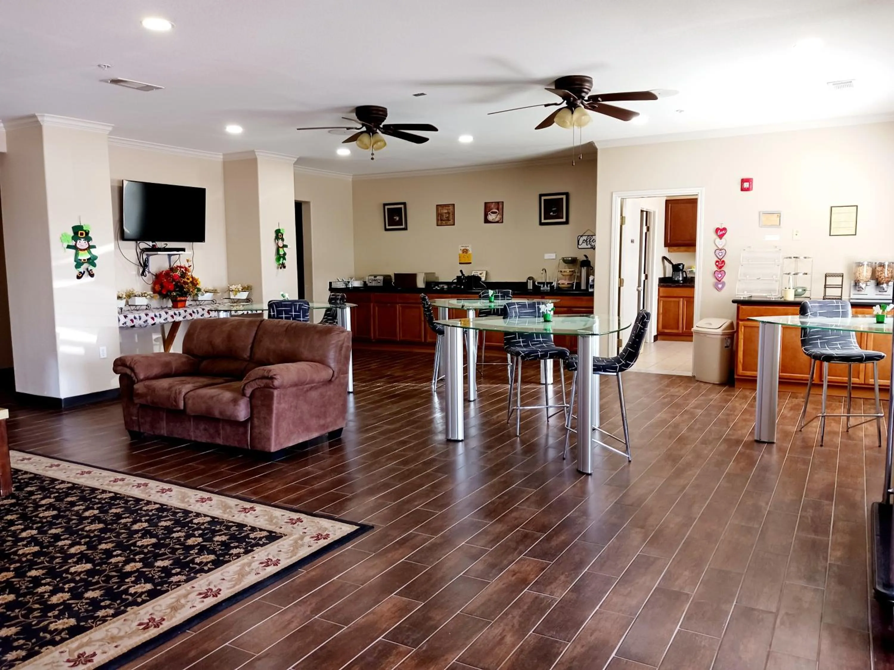 Seating area in Yorktown Inn and Suites