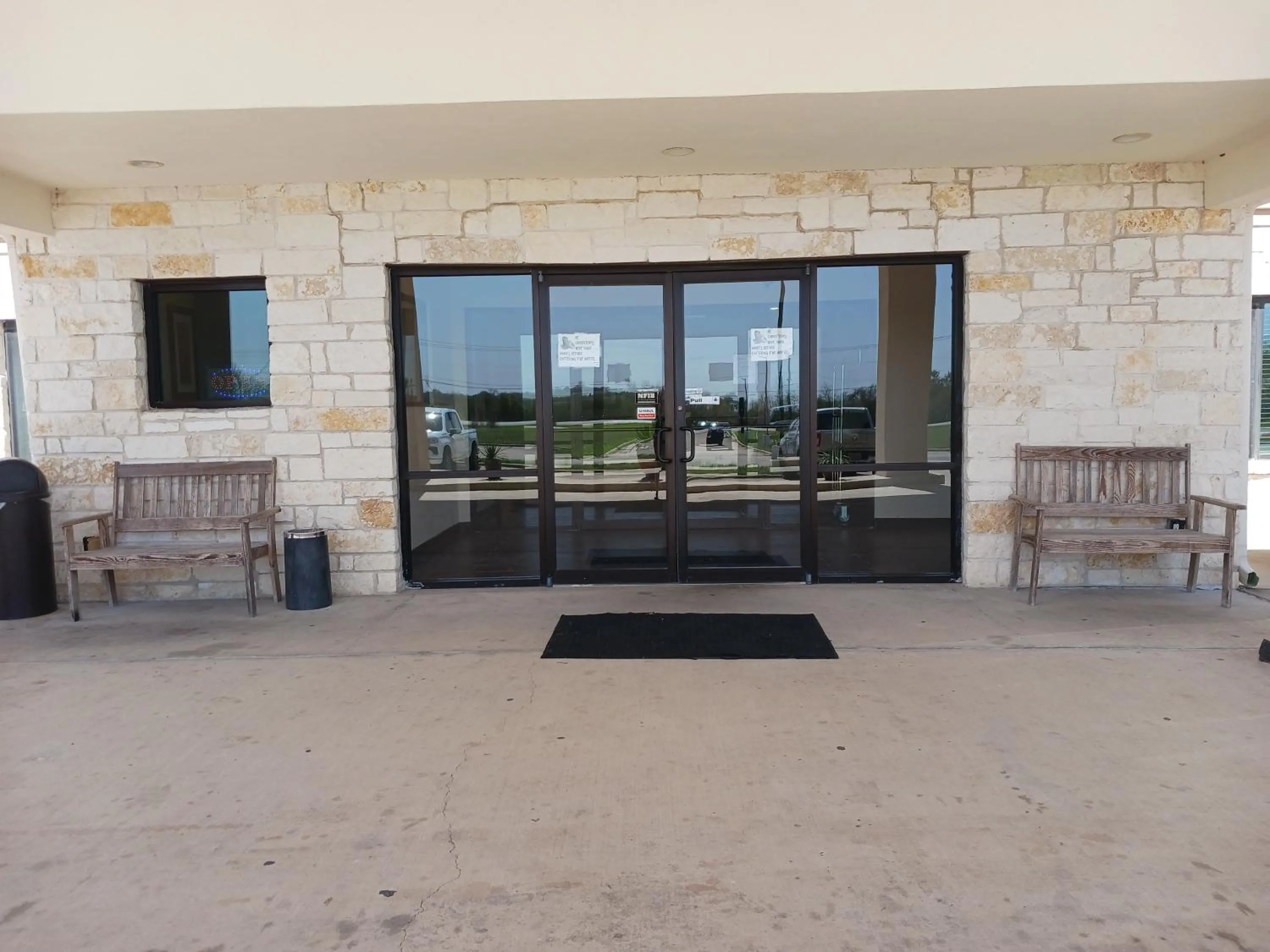 Facade/entrance in Yorktown Inn and Suites