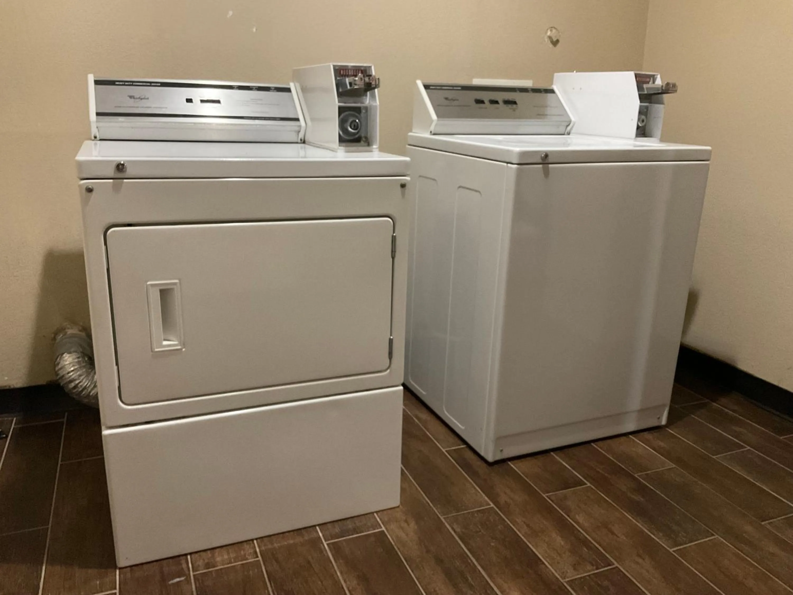 washing machine in Yorktown Inn and Suites