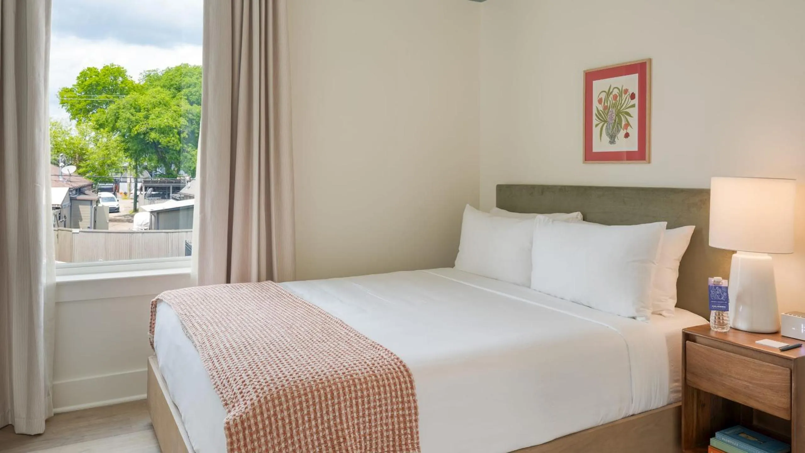 Bedroom, Bed in The Gilmore, an AvantStay Hotel