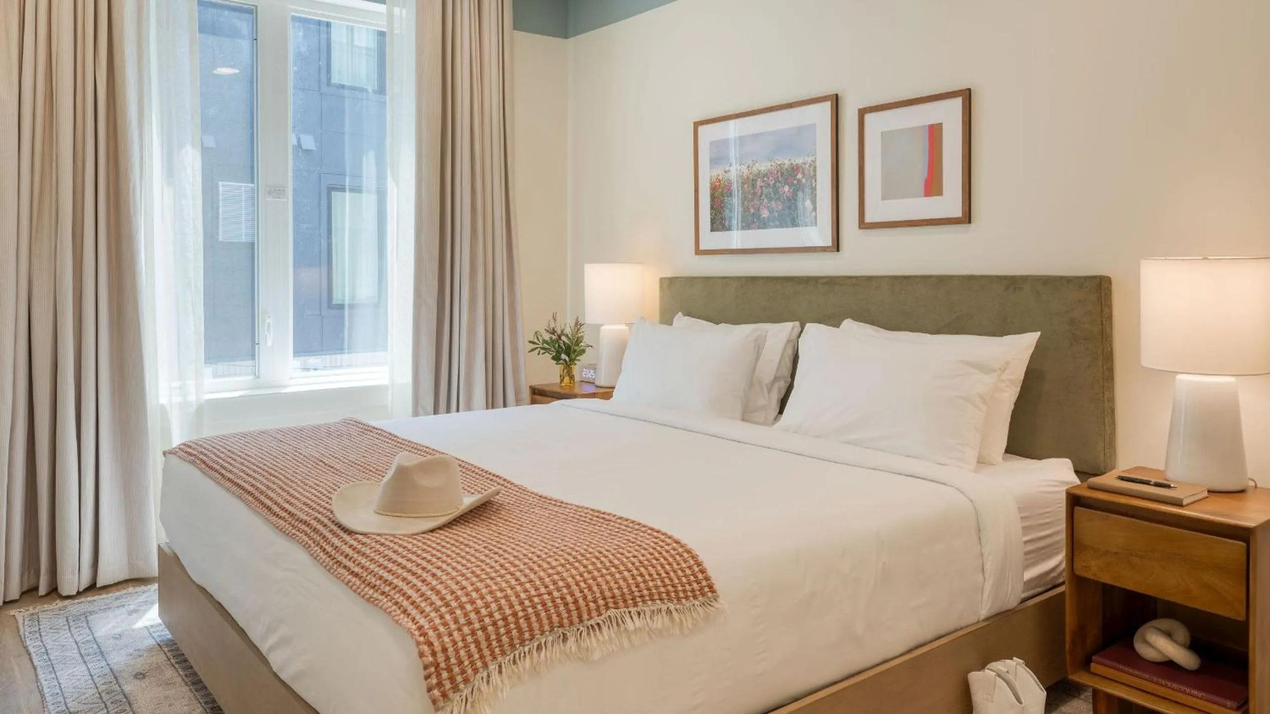 Bedroom, Bed in The Gilmore, an AvantStay Hotel