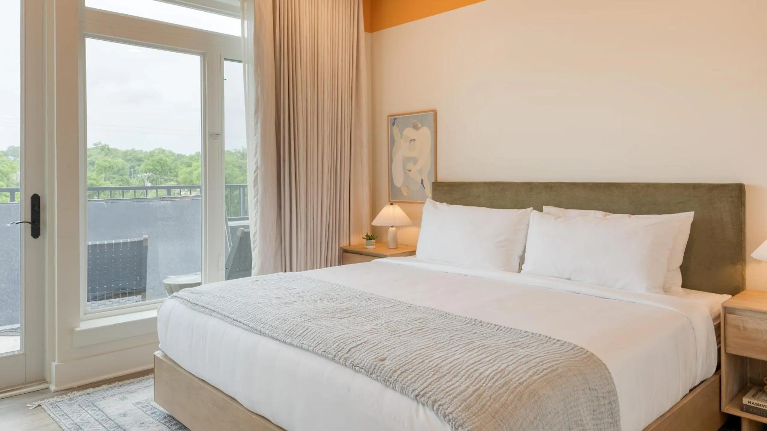 Bedroom, Bed in The Gilmore, an AvantStay Hotel