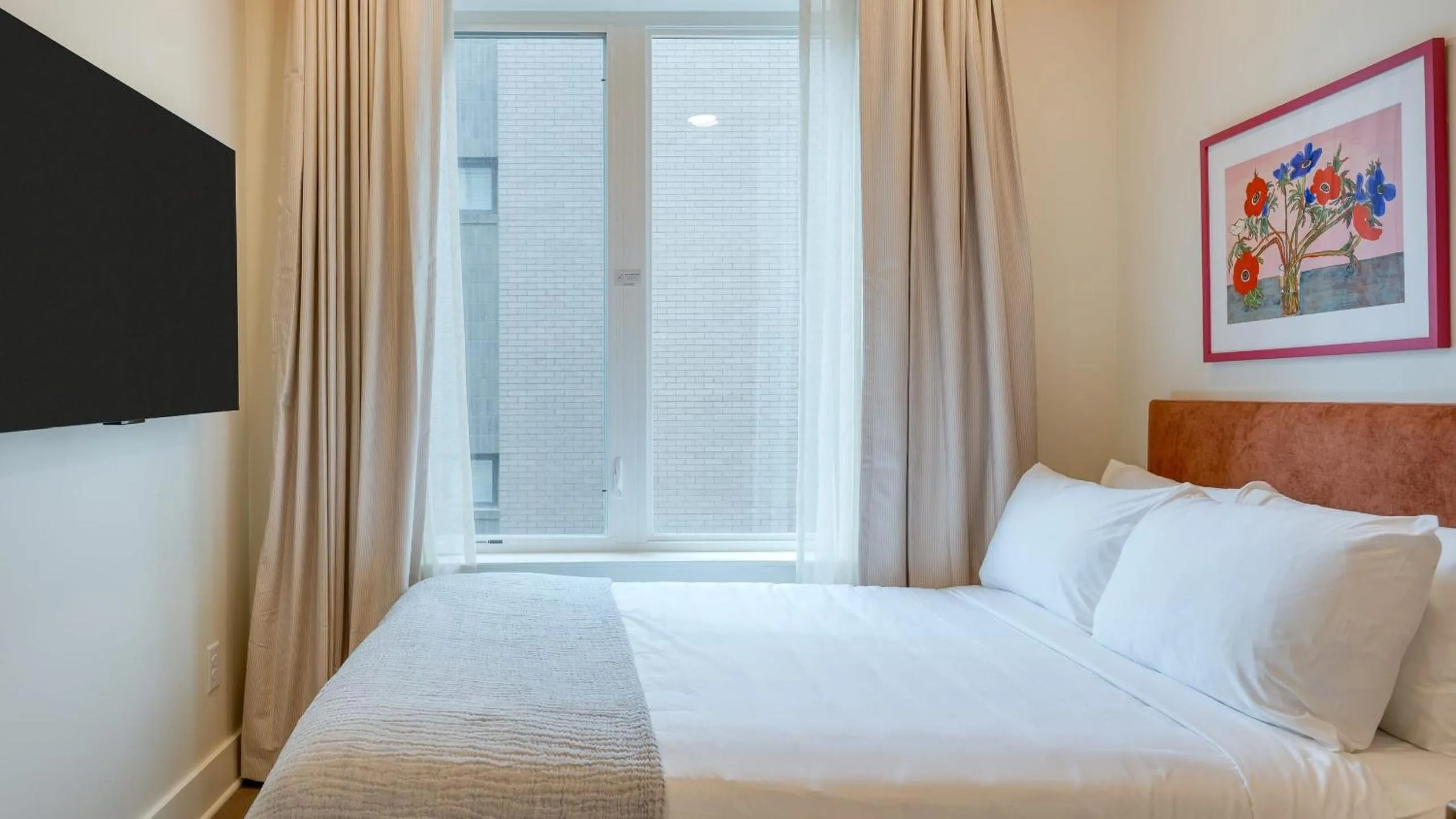 Bedroom, Bed in The Gilmore, an AvantStay Hotel