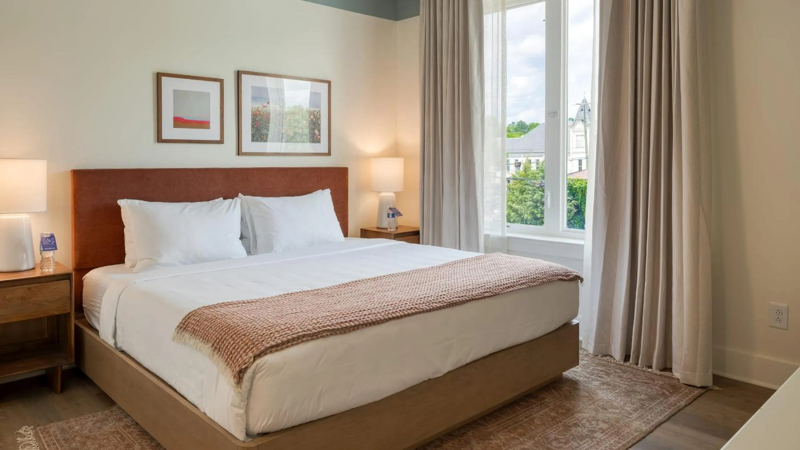 Bedroom, Bed in The Gilmore, an AvantStay Hotel