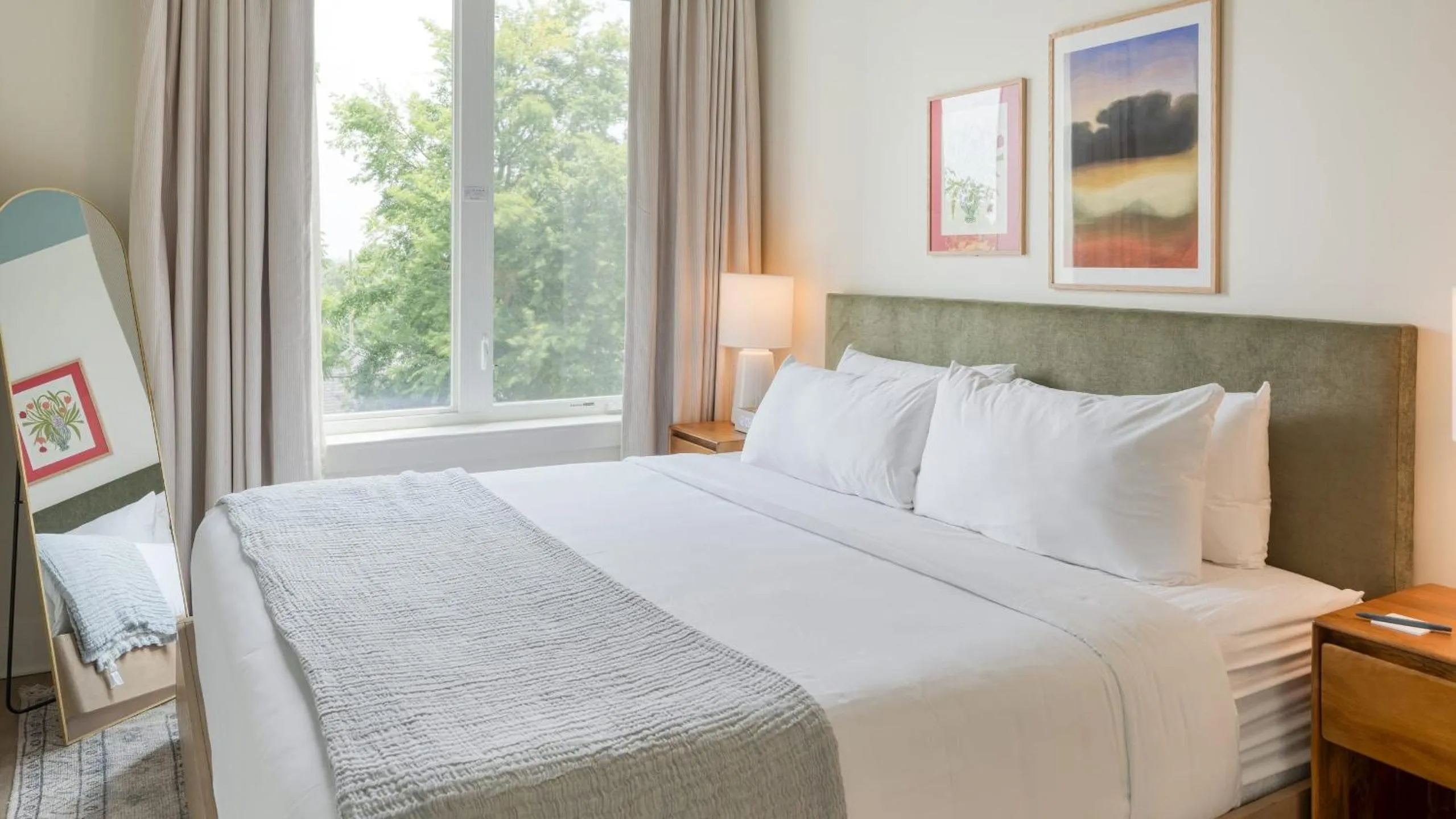 Bedroom, Bed in The Gilmore, an AvantStay Hotel