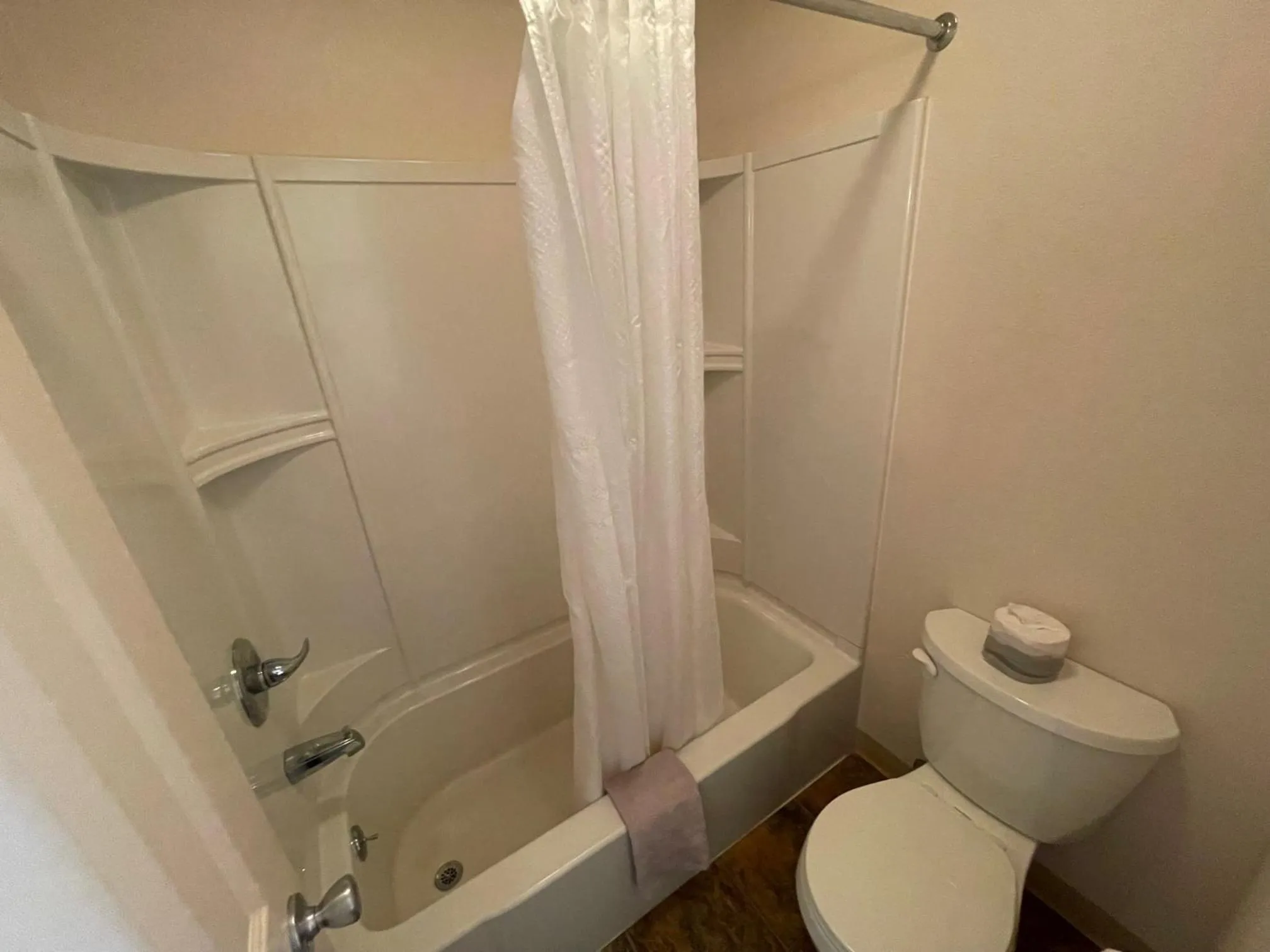 Shower in Riverside Inn