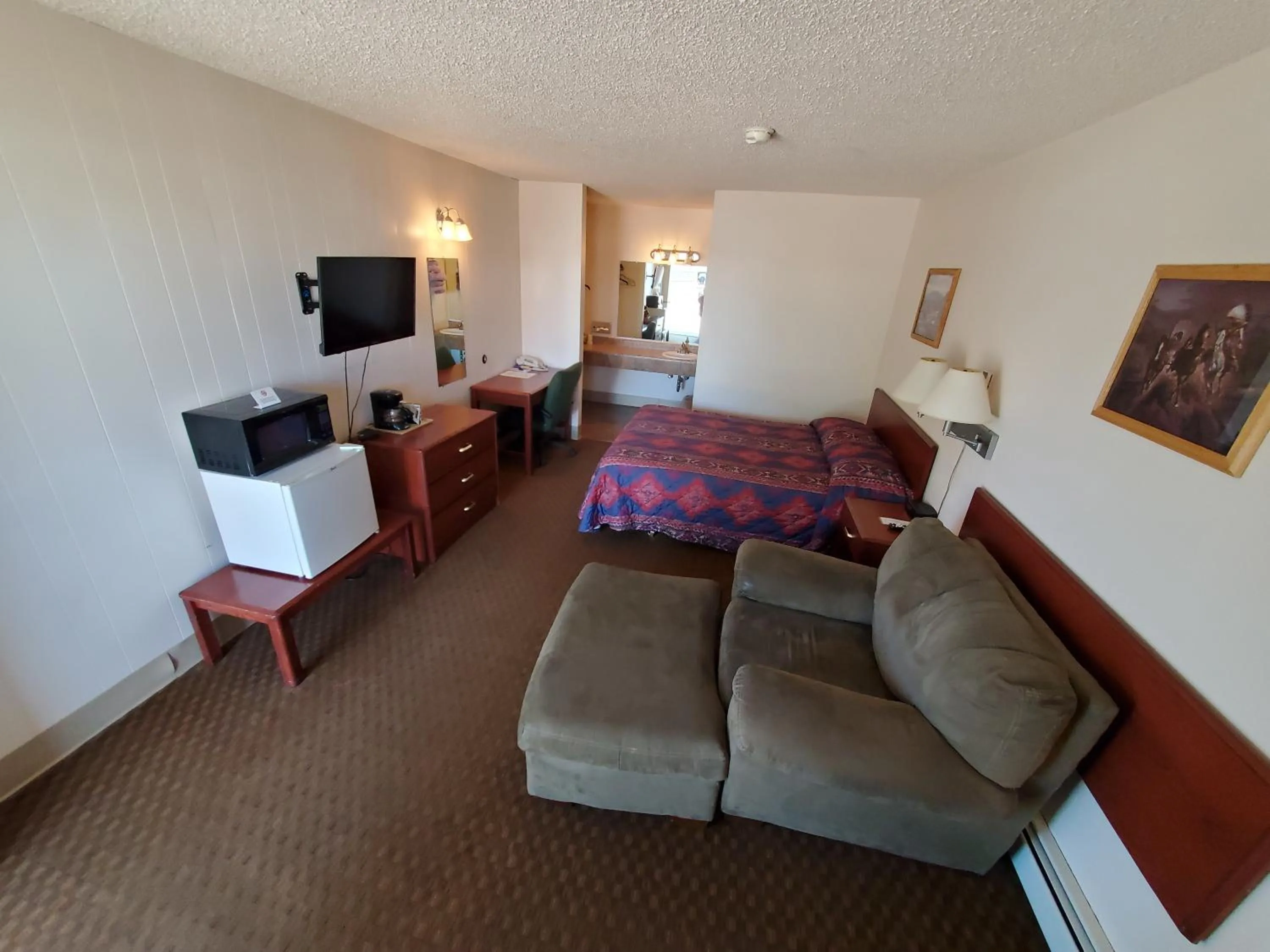 Photo of the whole room, Bed in Riverside Inn