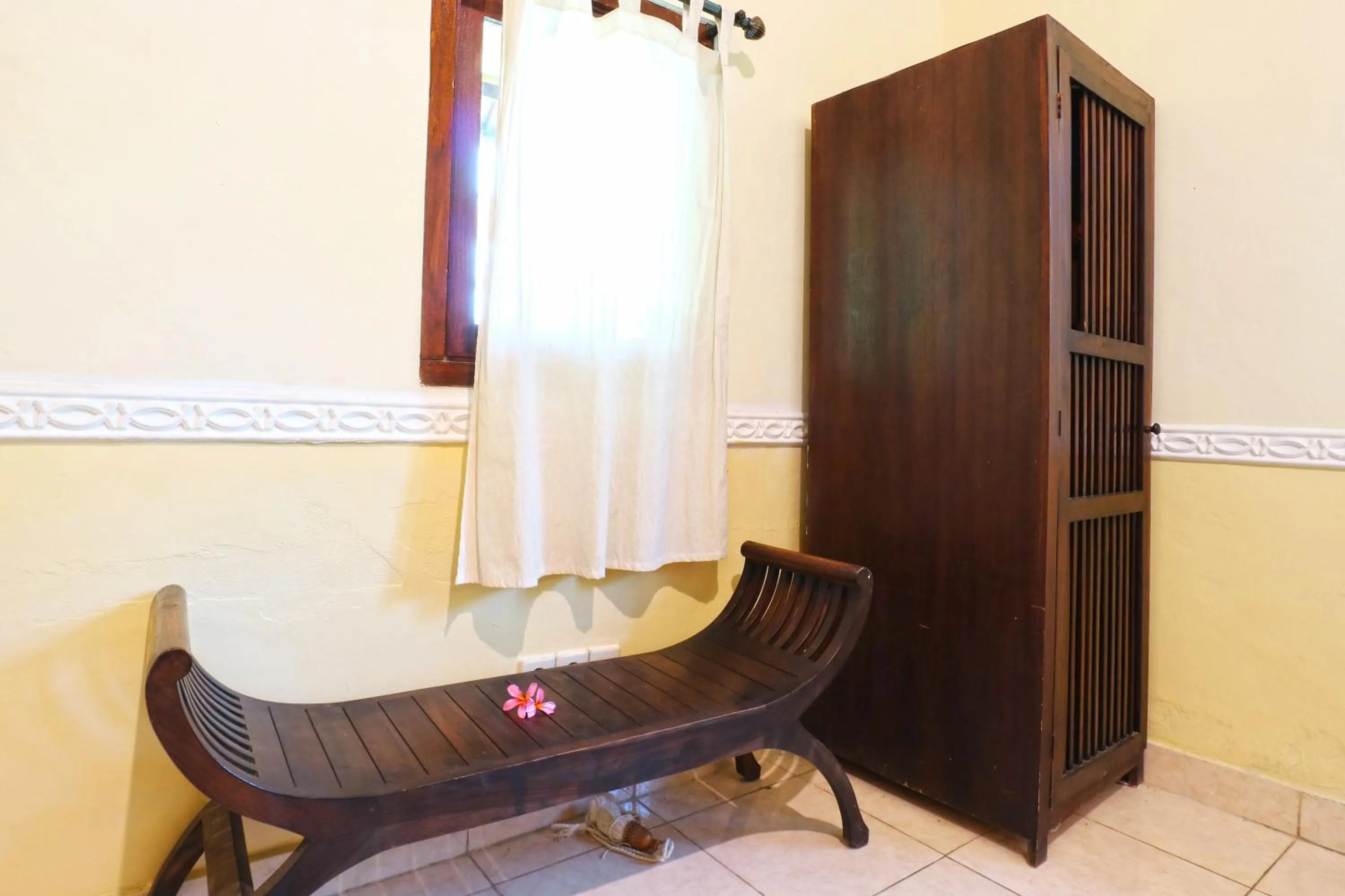 wardrobe in Ubud Kerta City Hotel
