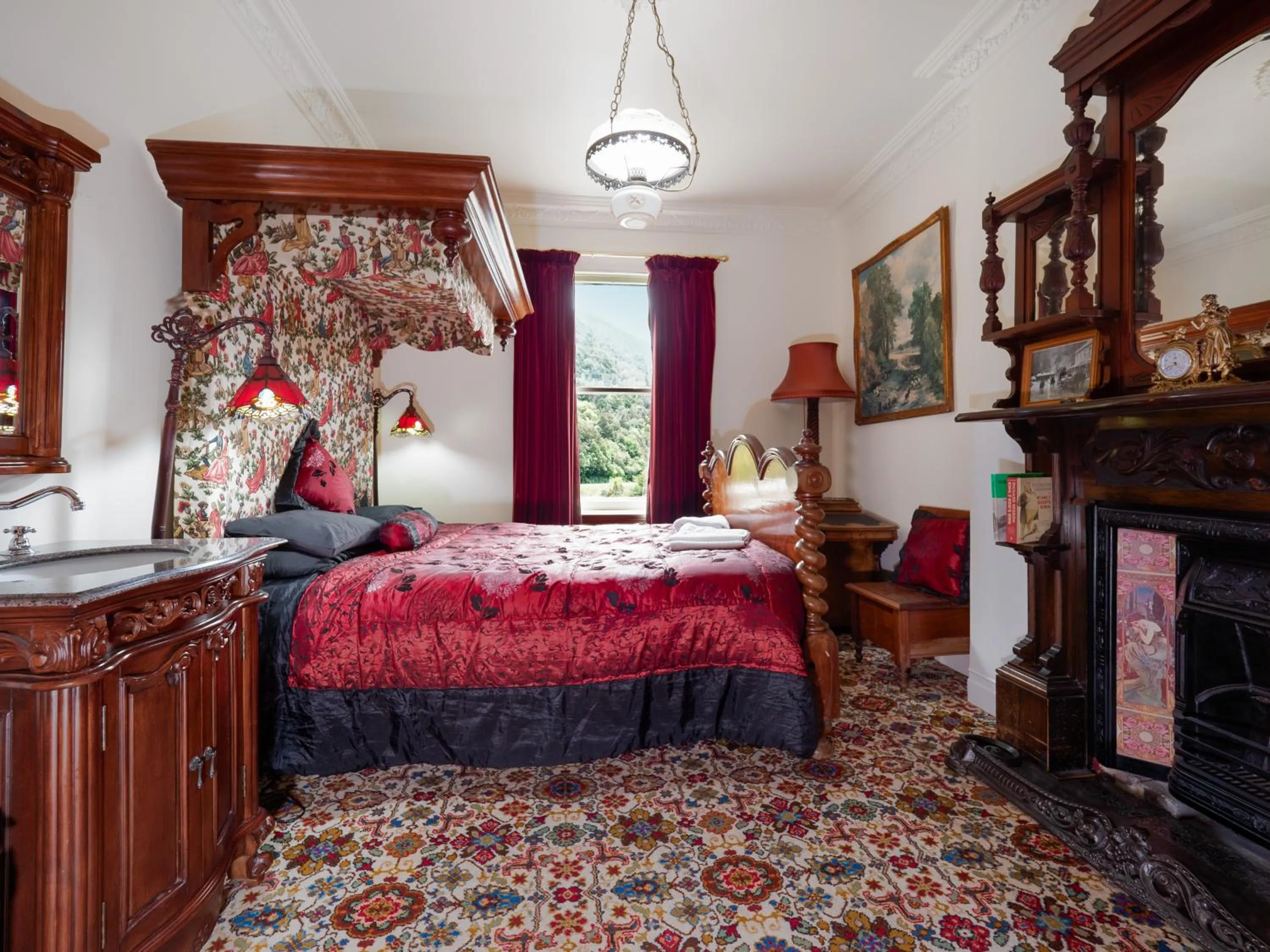 Bed in Otira Stagecoach Hotel