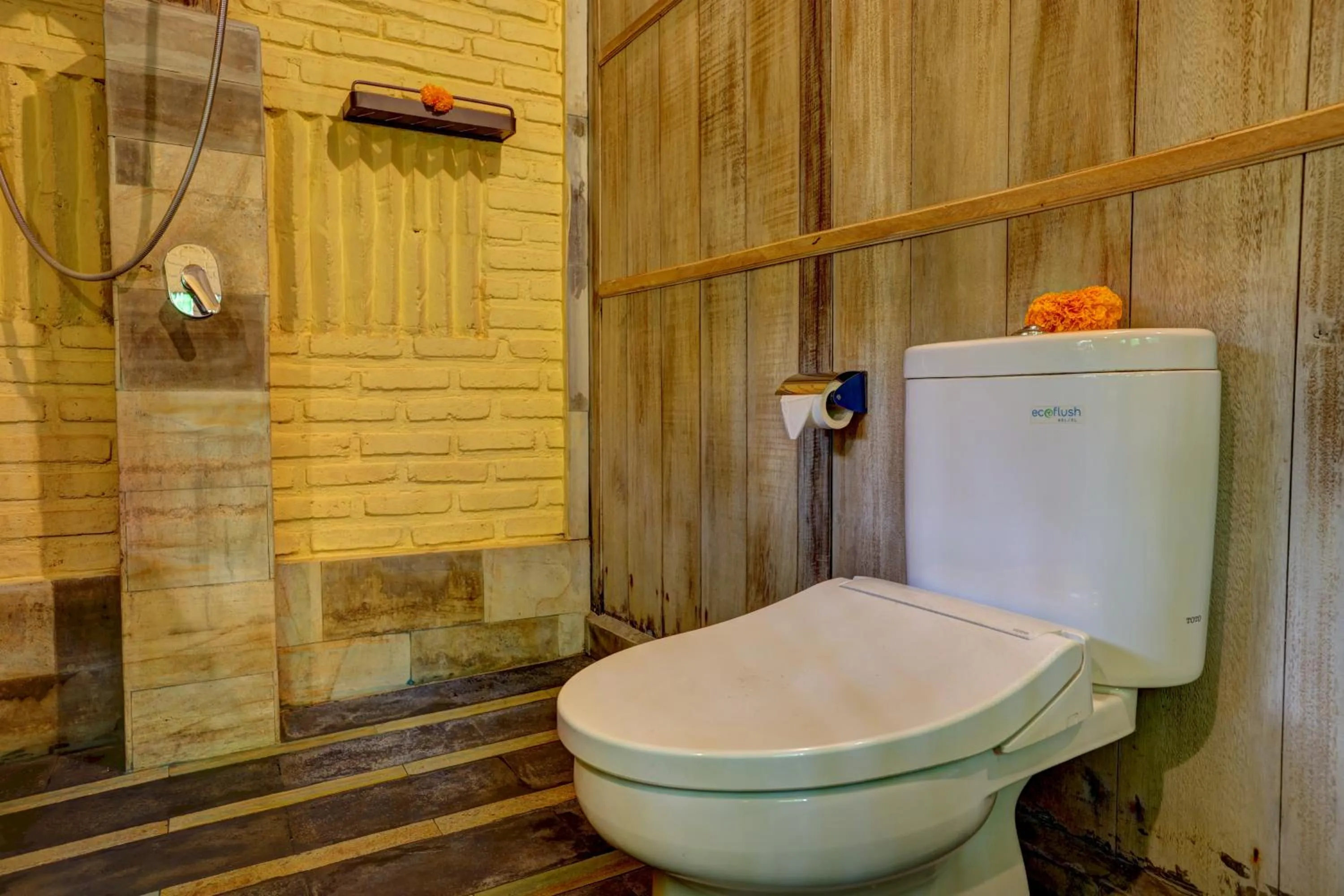 Shower in Junjungan Suite