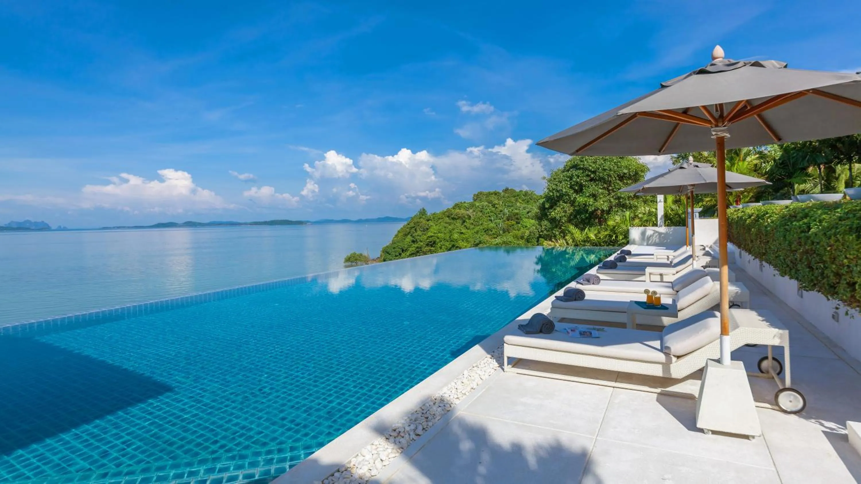 Swimming pool in Ocean's 11 Villa