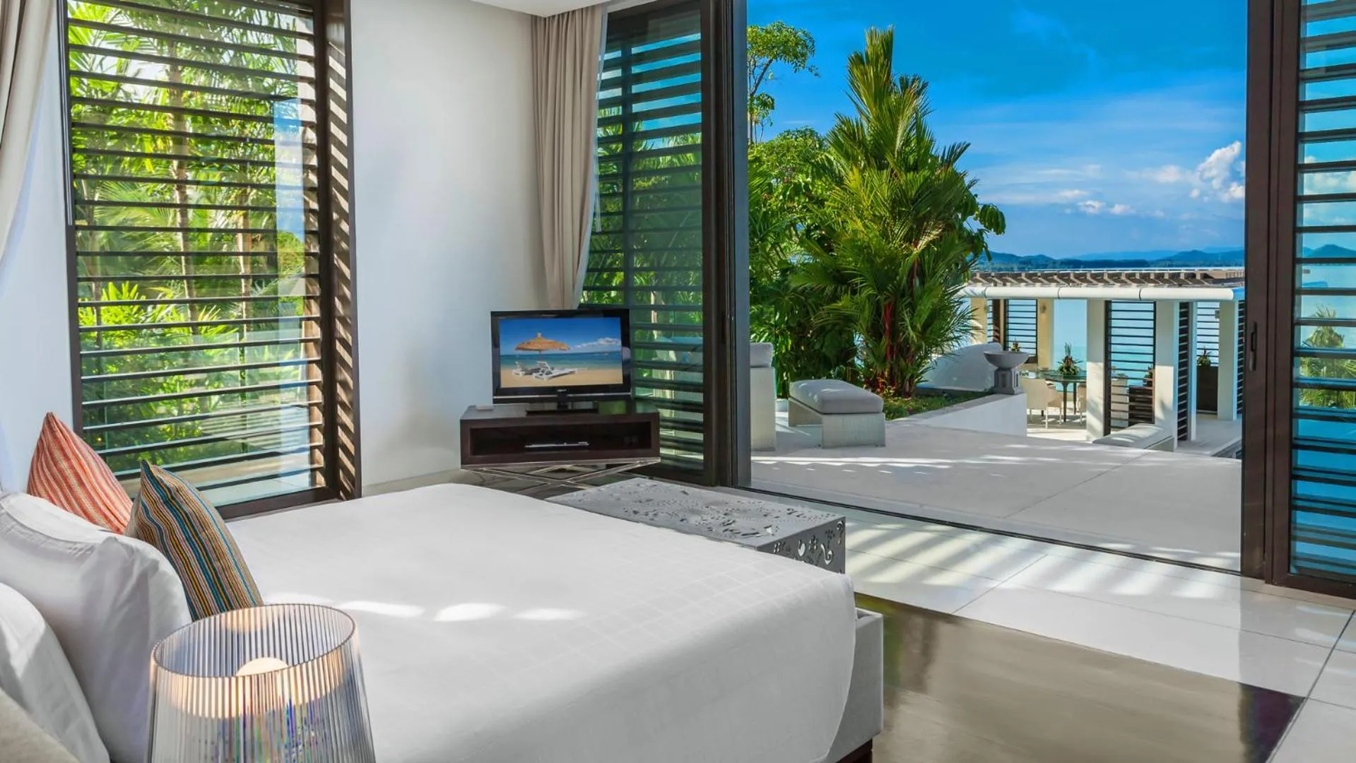 Bed in Ocean's 11 Villa