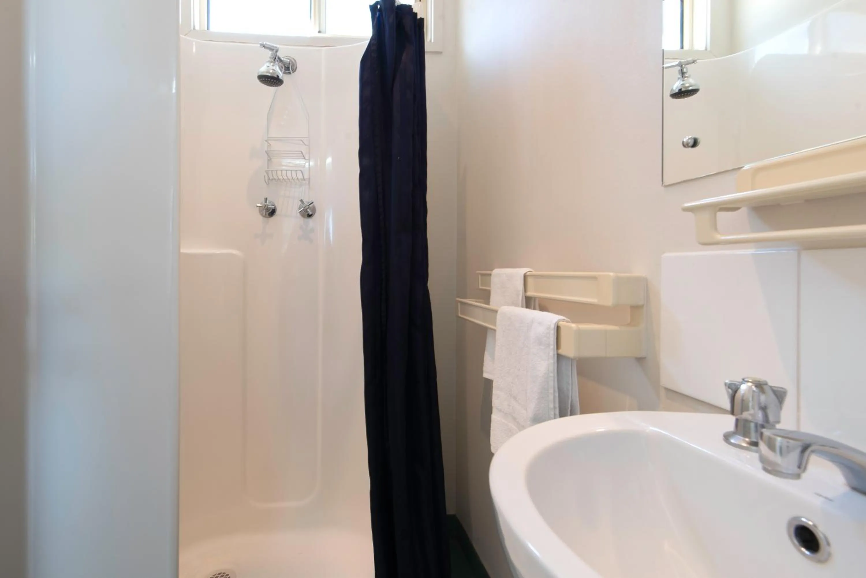 Bathroom in Echo Holiday Parks - Windsor Gardens