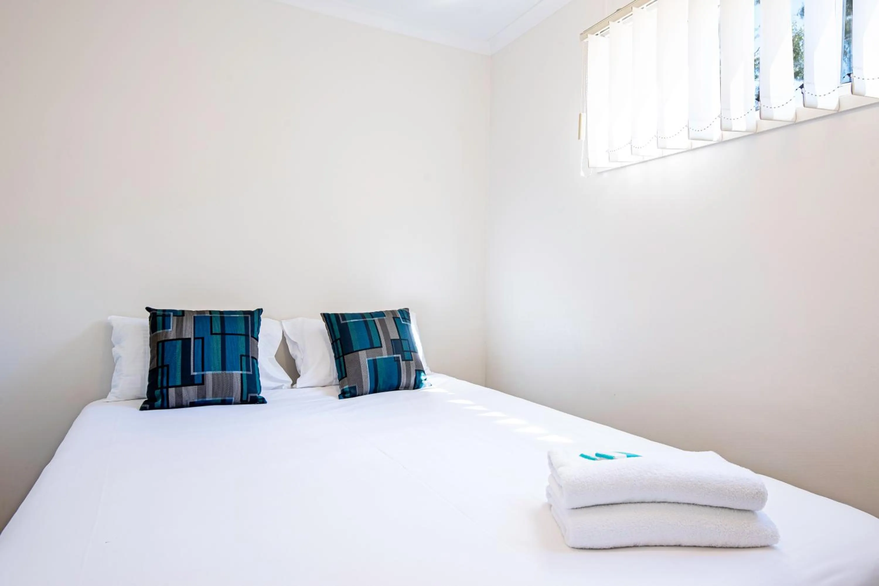 Bedroom, Bed in Echo Holiday Parks - Windsor Gardens