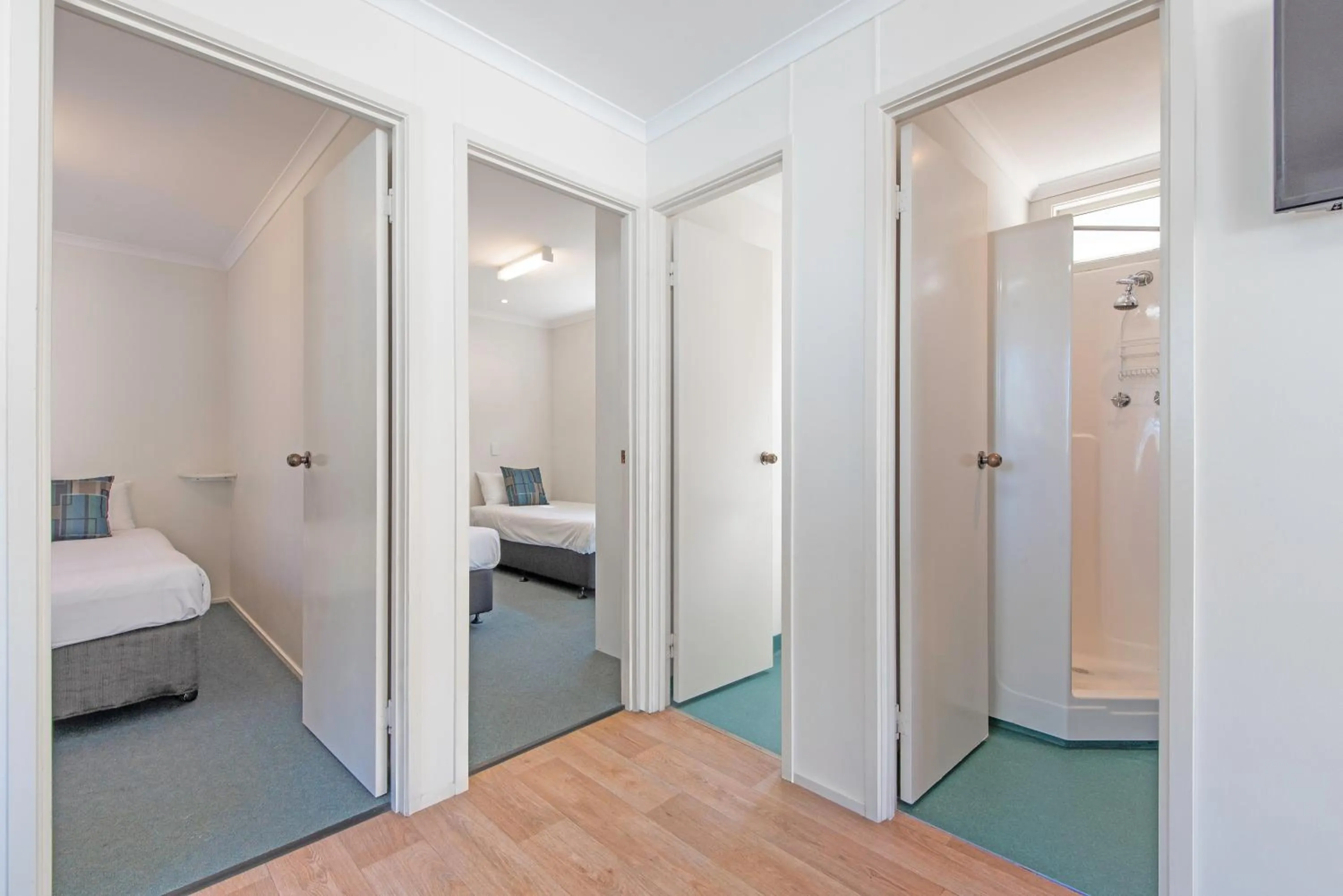 Living room, Bed in Echo Holiday Parks - Windsor Gardens