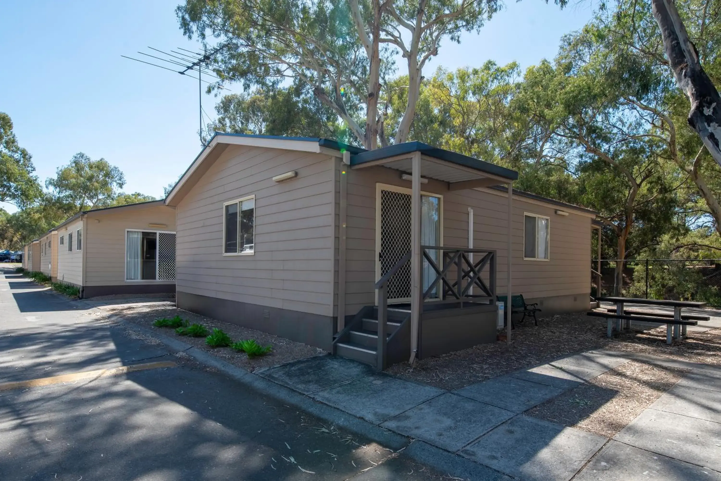 Standard 1 Bedroom Cabins in Echo Holiday Parks - Windsor Gardens Standard 1 Bedroom Cabins in Echo Holiday Parks - Windsor Gardens