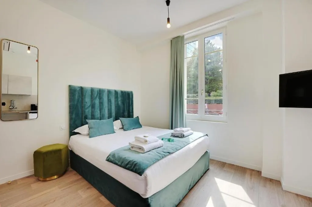 Bed in La Lumière de Paris