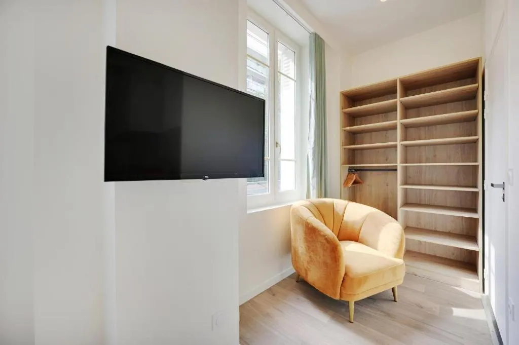 TV and multimedia in La Lumière de Paris