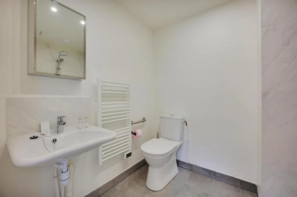Bathroom in La Lumière de Paris