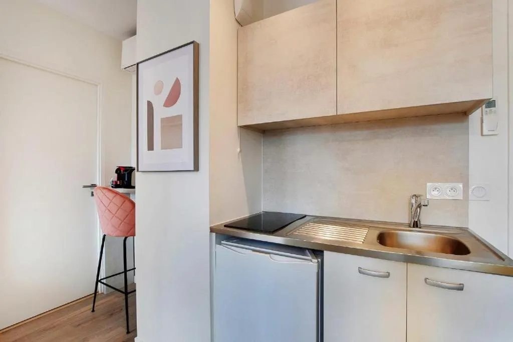 Coffee/tea facilities in La Lumière de Paris