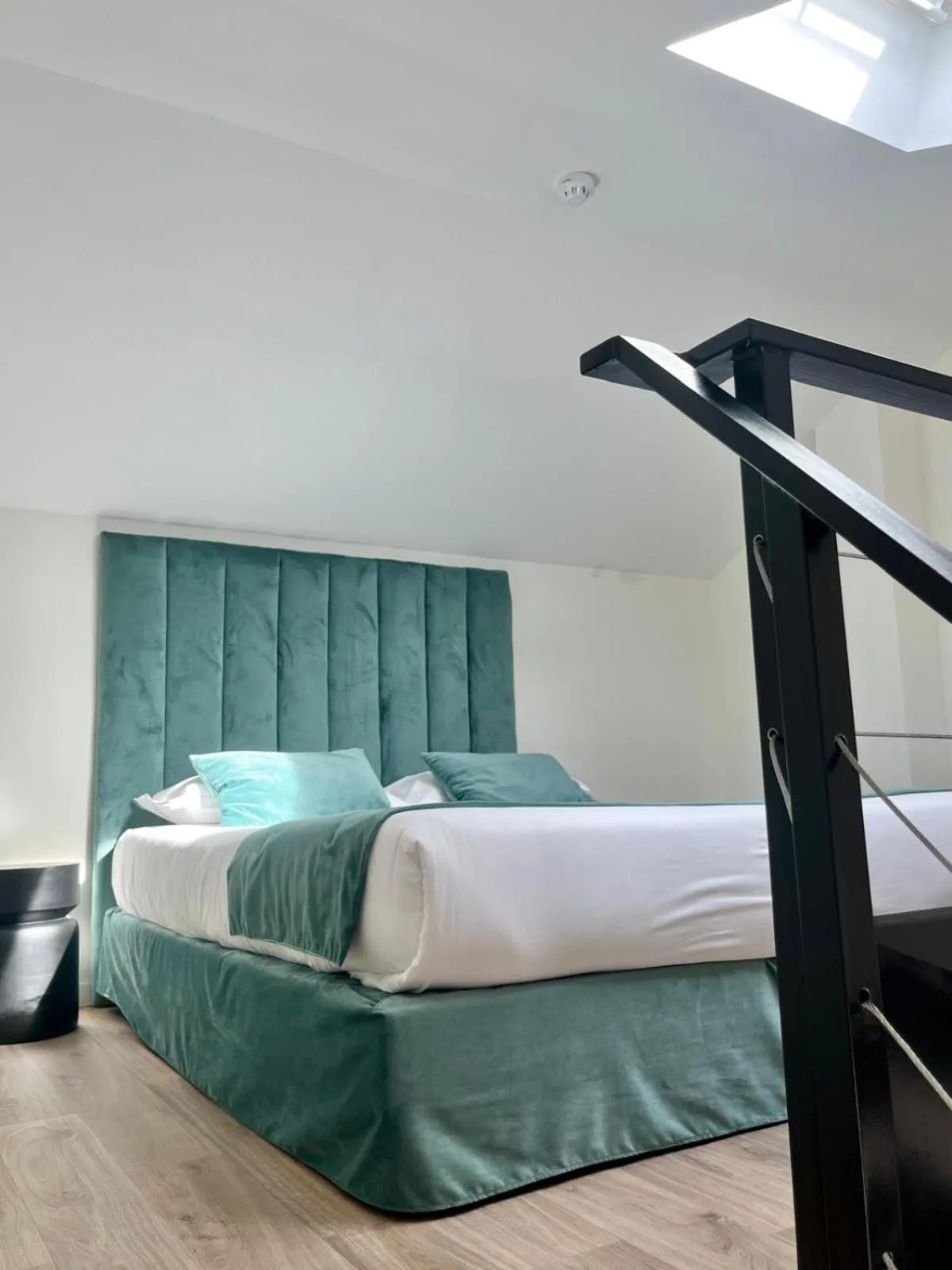 Bedroom, Bed in La Lumière de Paris