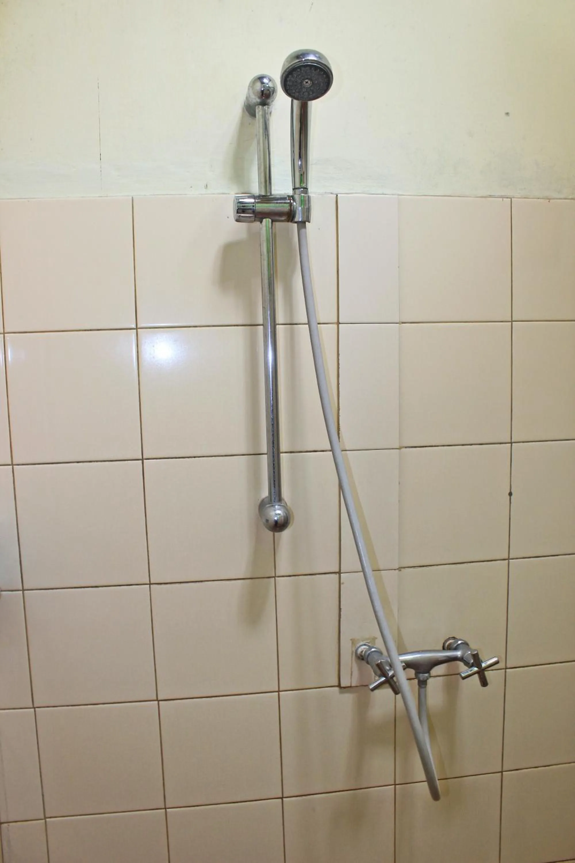 Shower in Guru Ratna