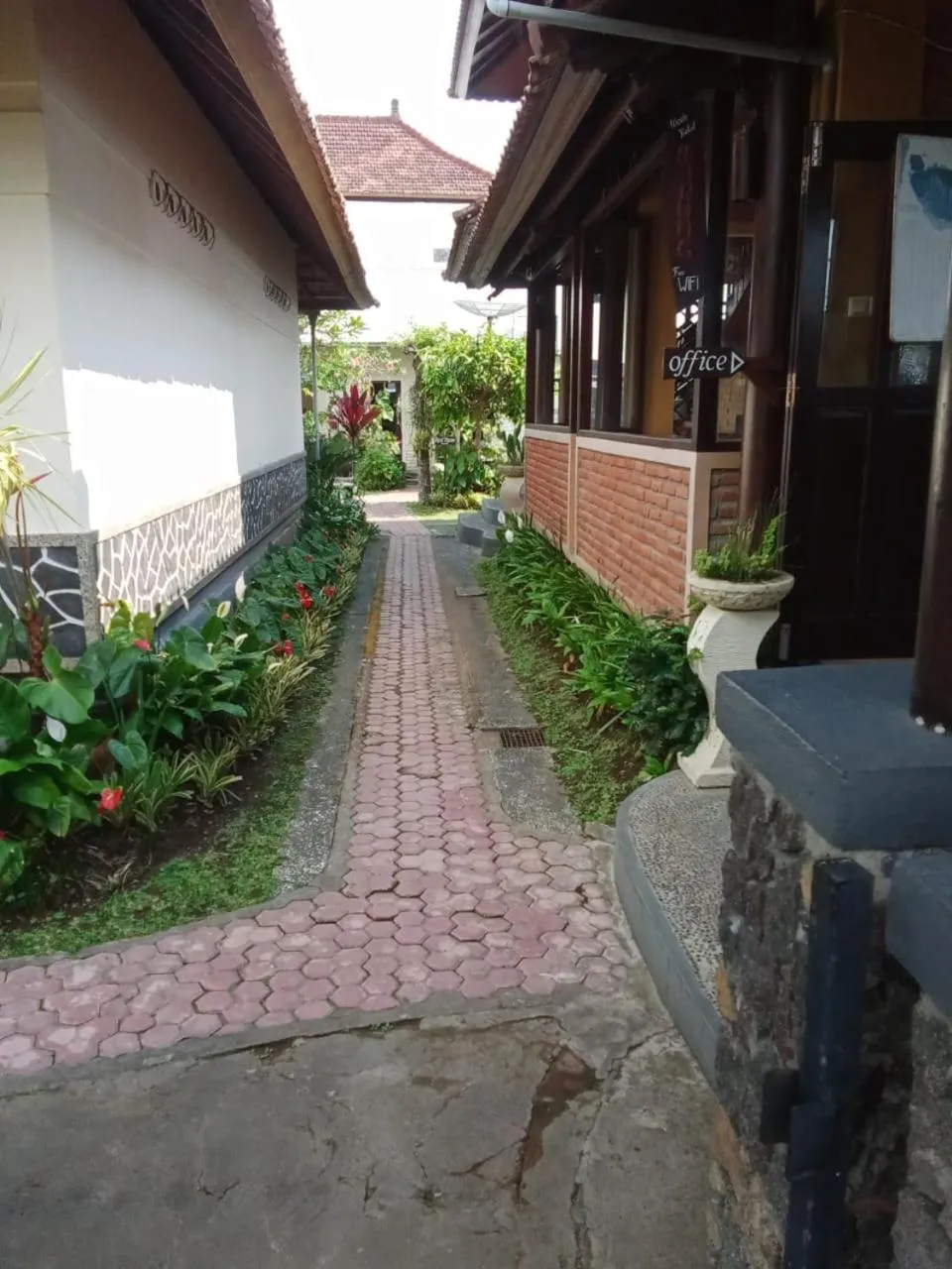 Garden view in Guru Ratna