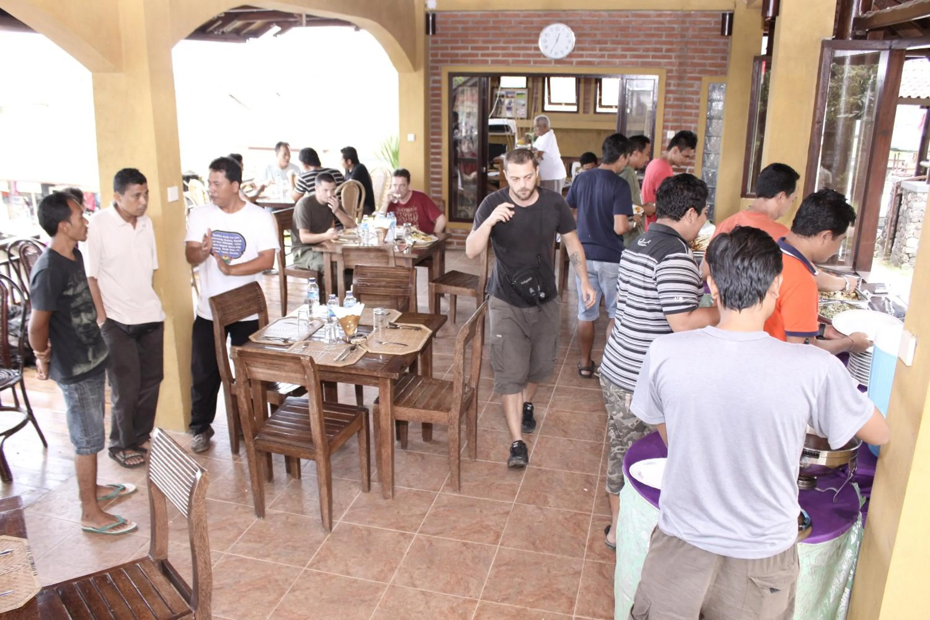 Restaurant/places to eat in Guru Ratna