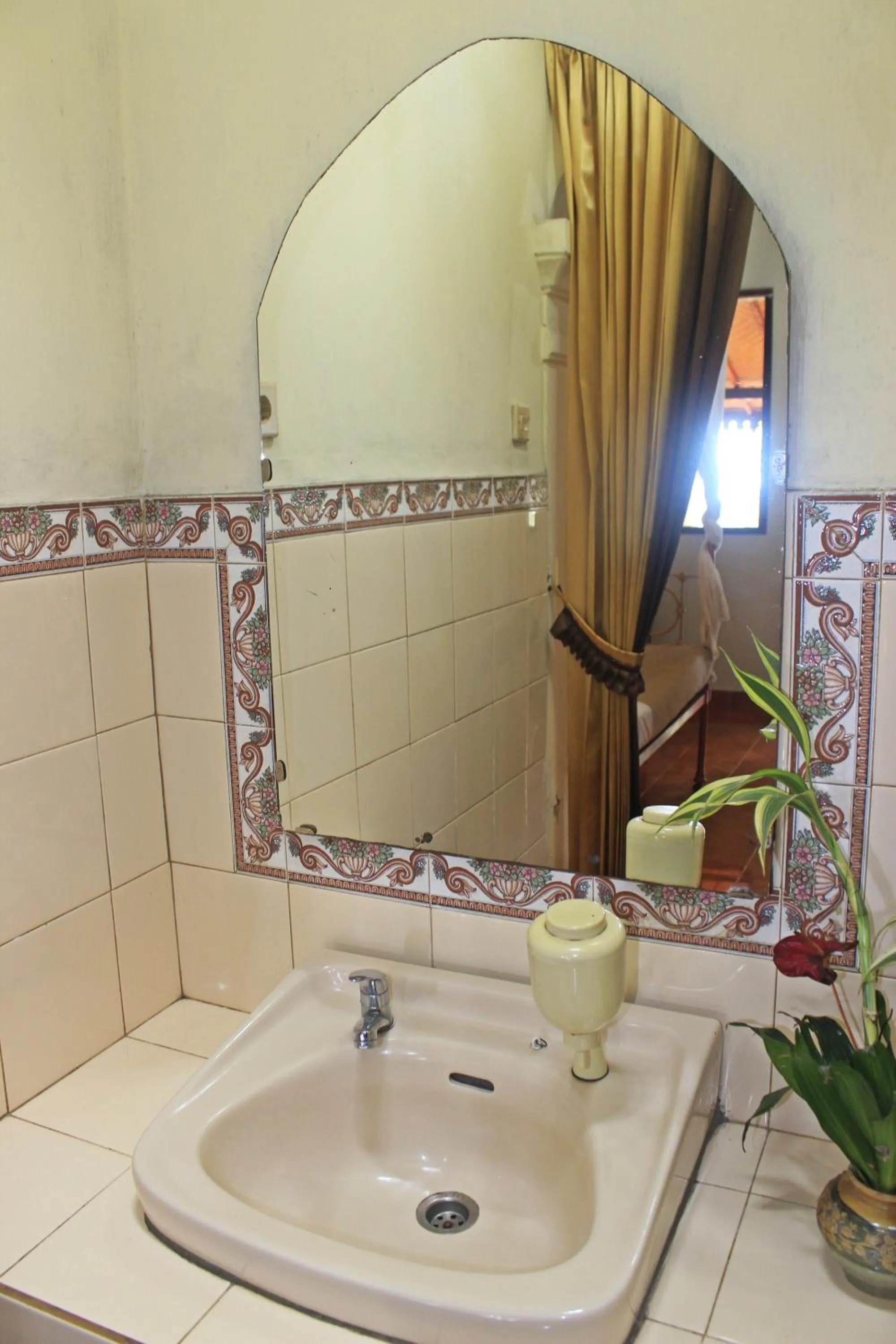 Area and facilities in Guru Ratna