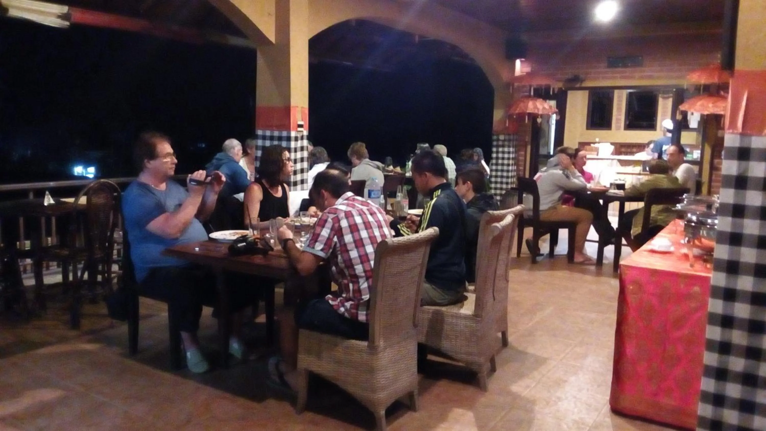 Restaurant/places to eat in Guru Ratna