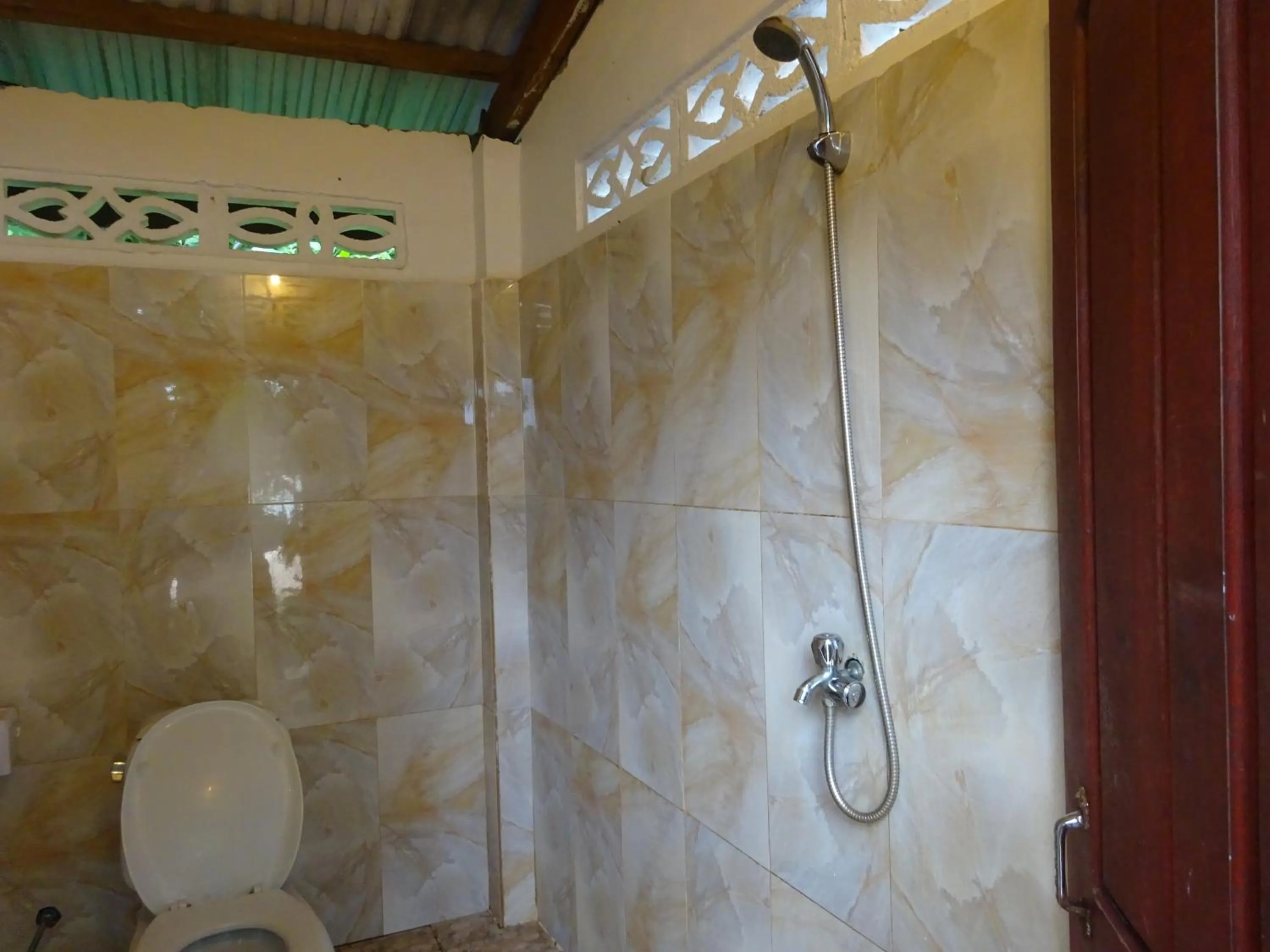 Bathroom in Coconutbeach Bungalows