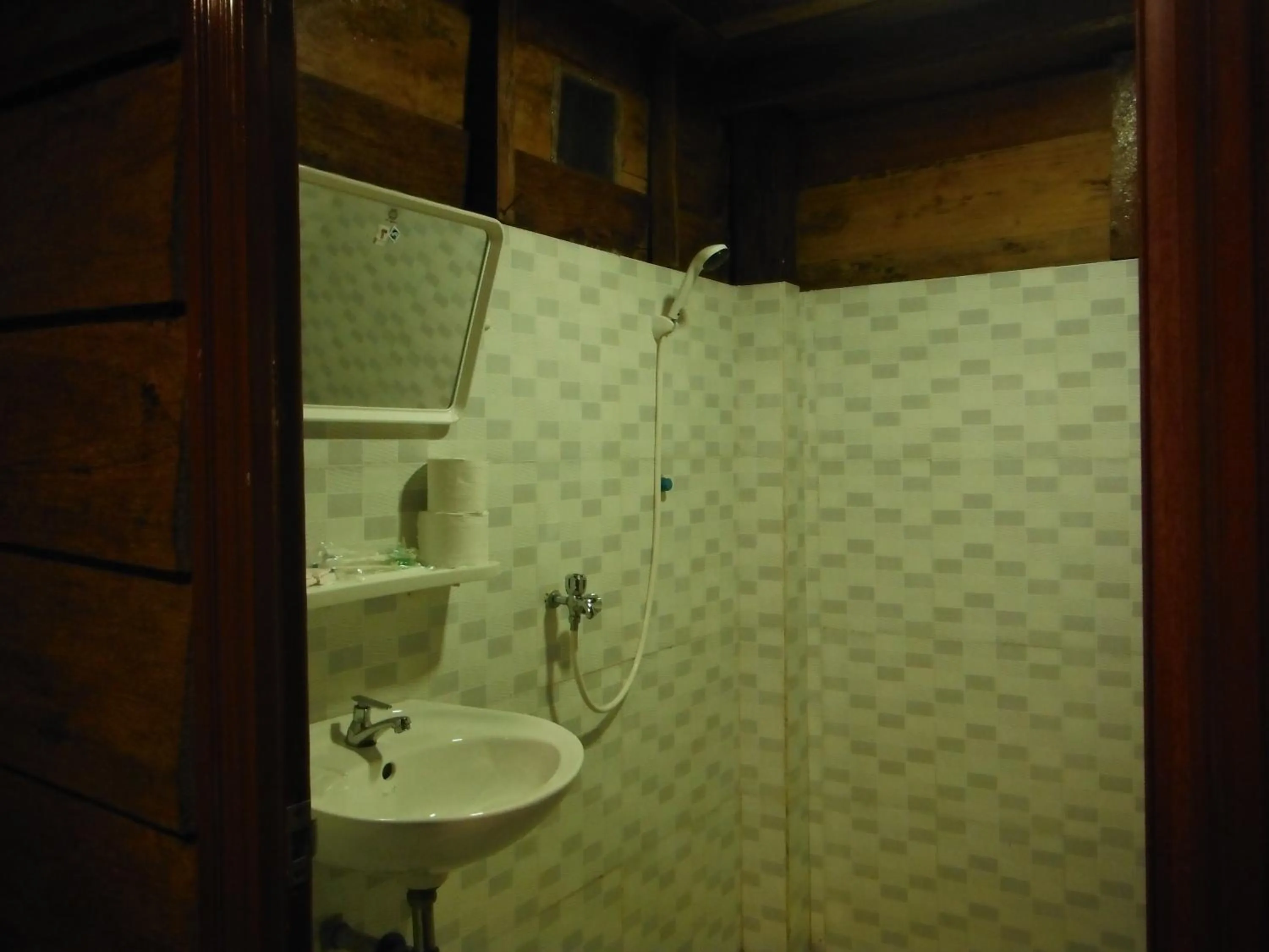 Shower in Coconutbeach Bungalows