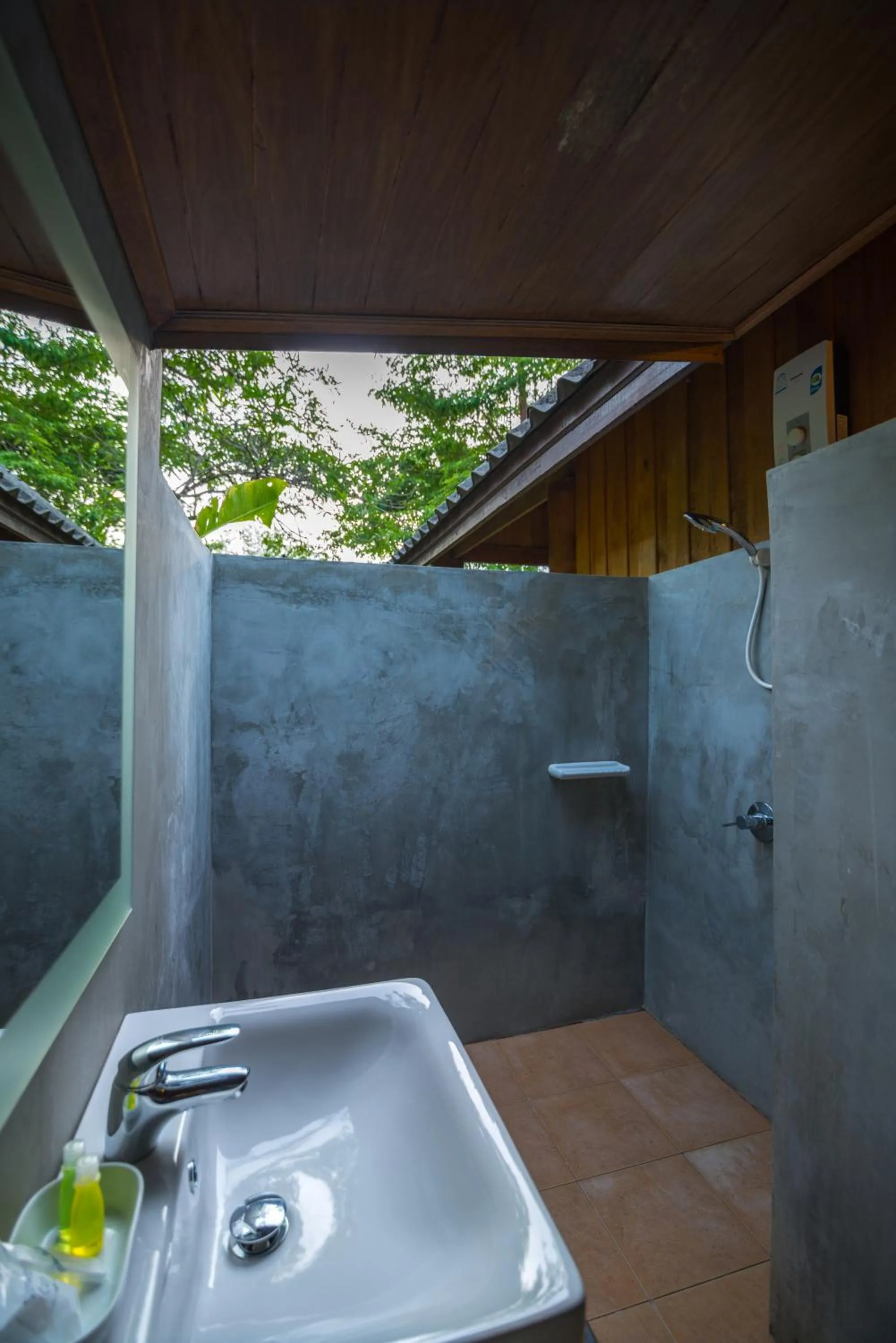 Thiwson Beach Resort - SHA Extra Plus