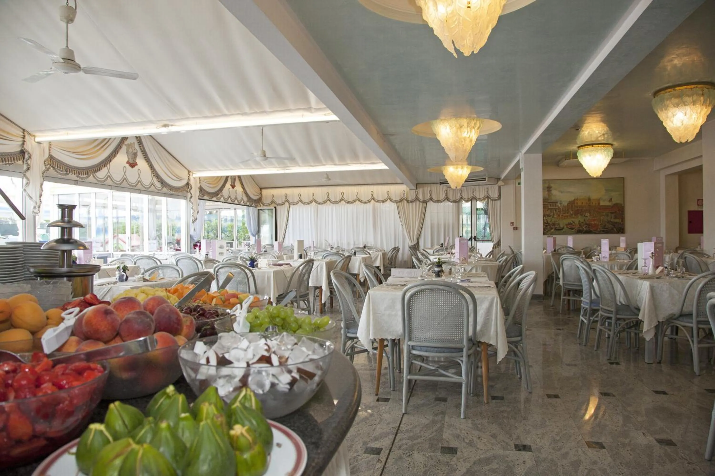 Restaurant/places to eat in Hotel Panama