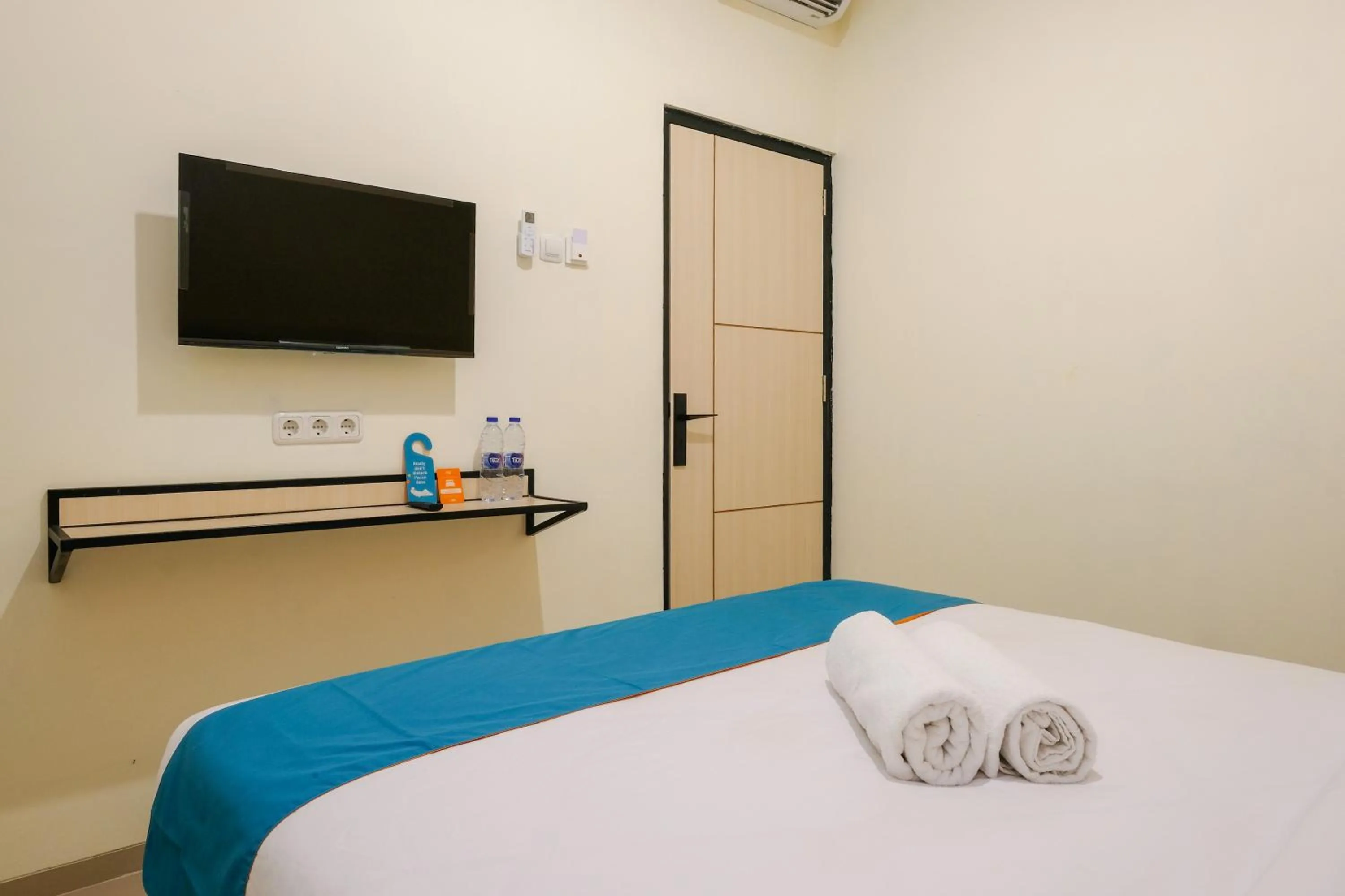 Bedroom, Bed in Sans Hotel Beskalan Malioboro