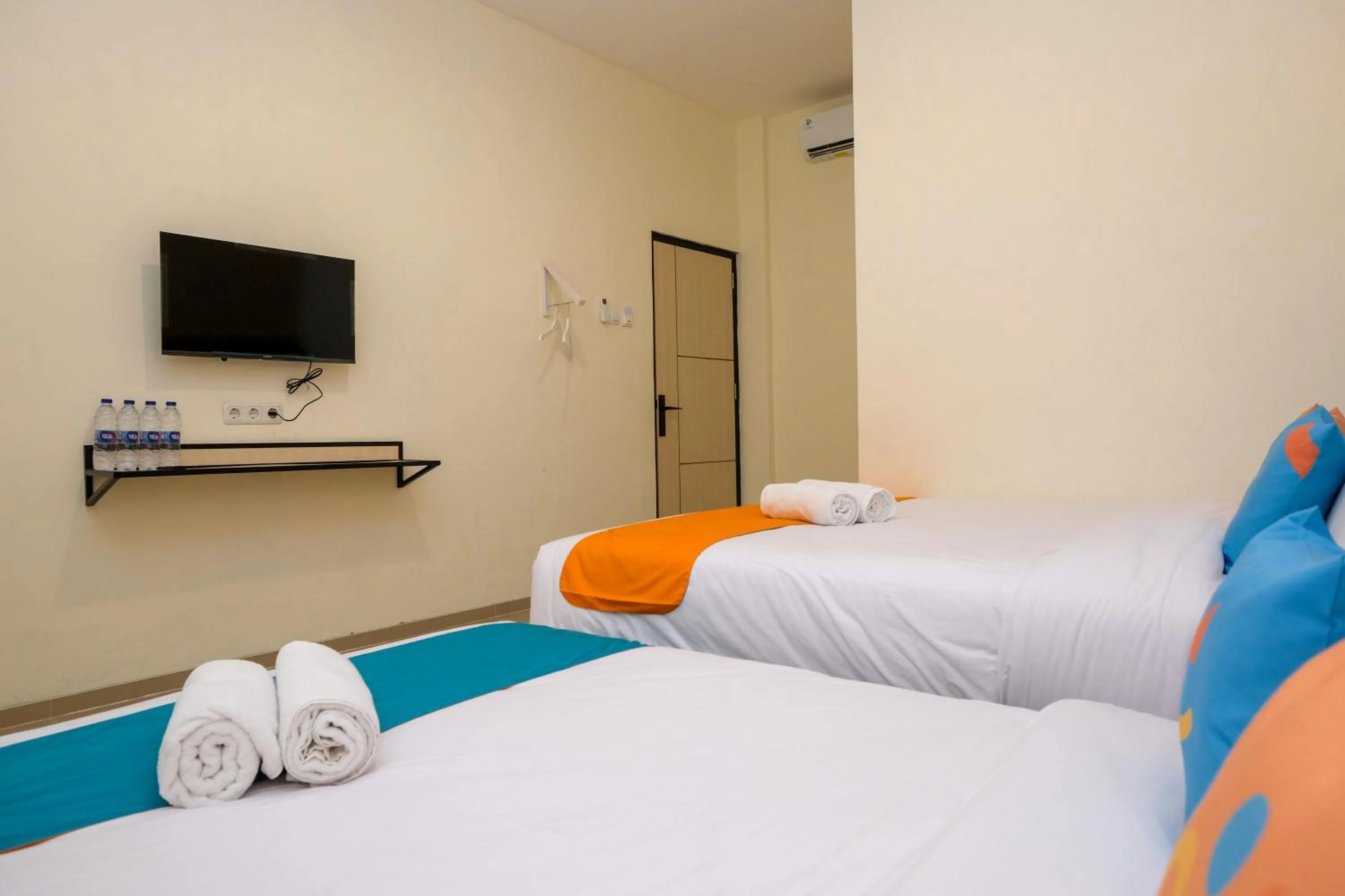 Bedroom, Bed in Sans Hotel Beskalan Malioboro