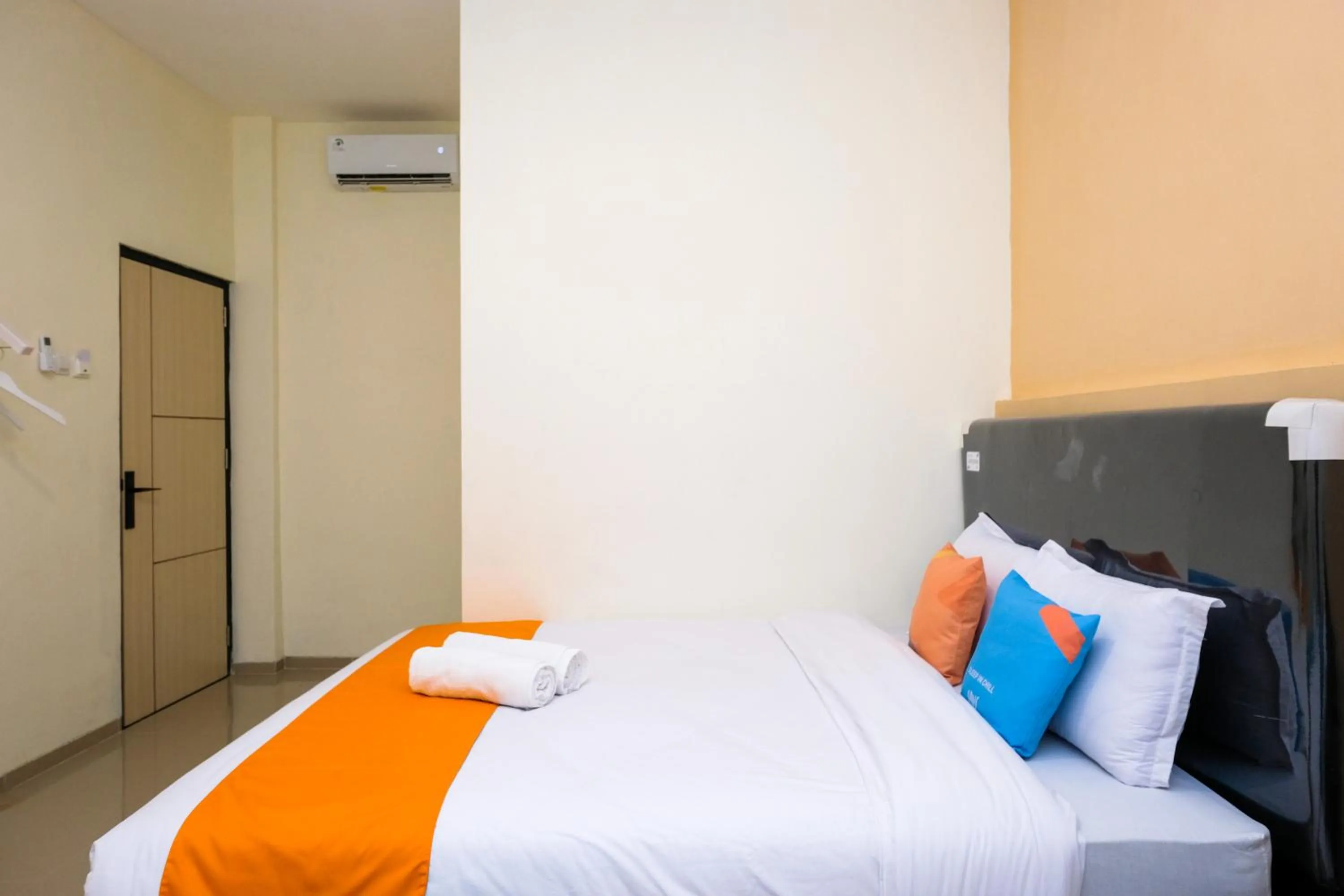 Bedroom, Bed in Sans Hotel Beskalan Malioboro