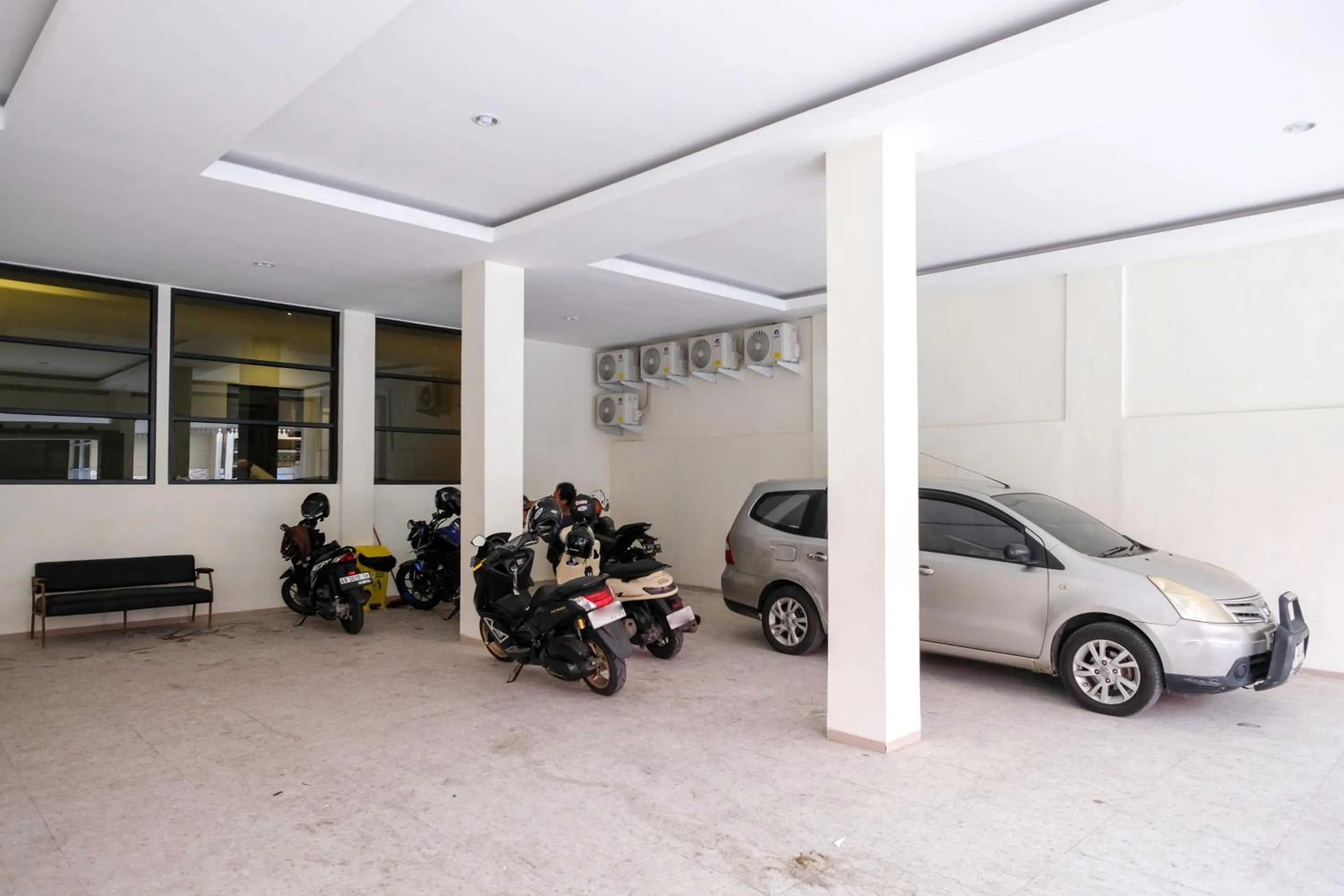 Parking in Sans Hotel Beskalan Malioboro