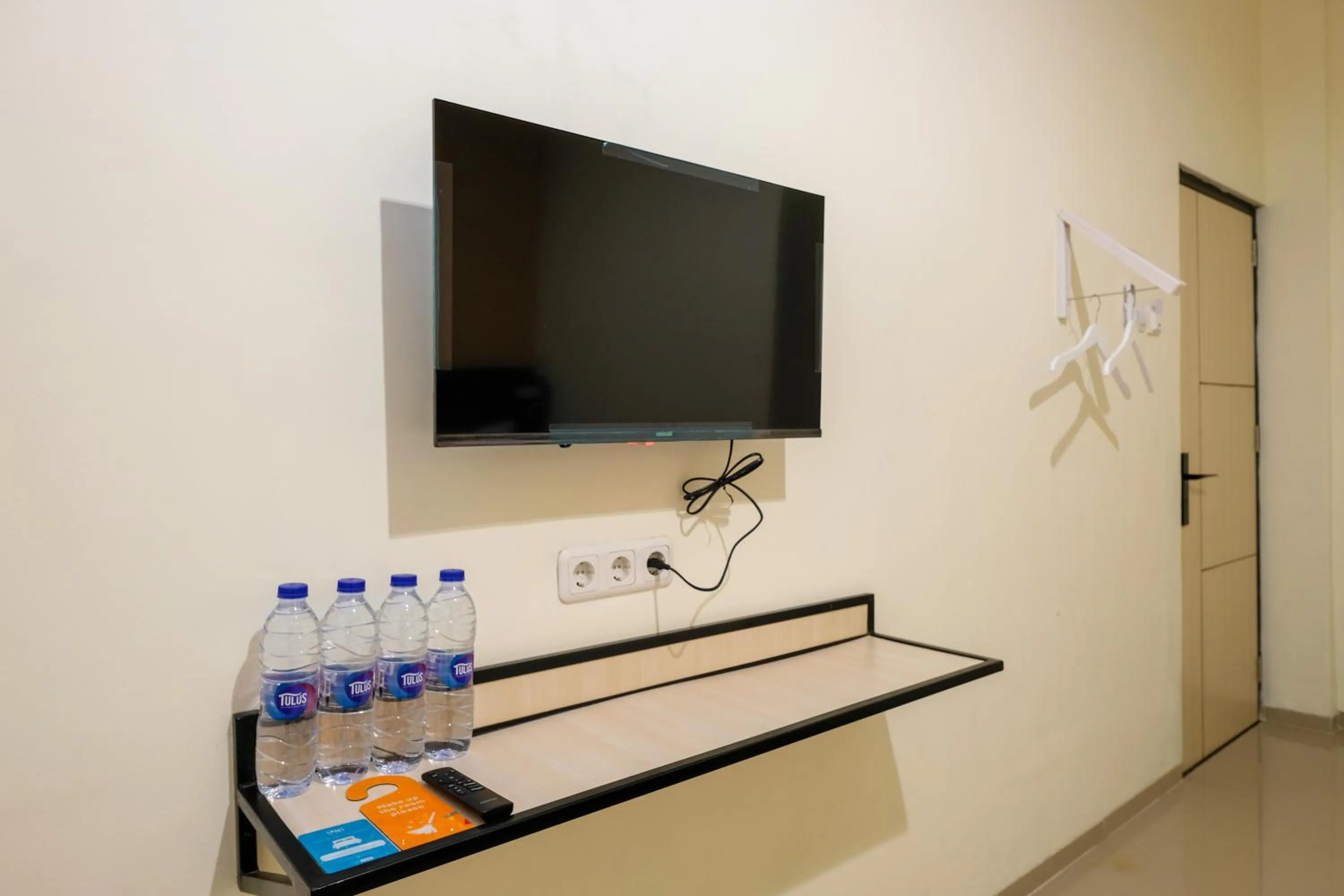 TV and multimedia in Sans Hotel Beskalan Malioboro