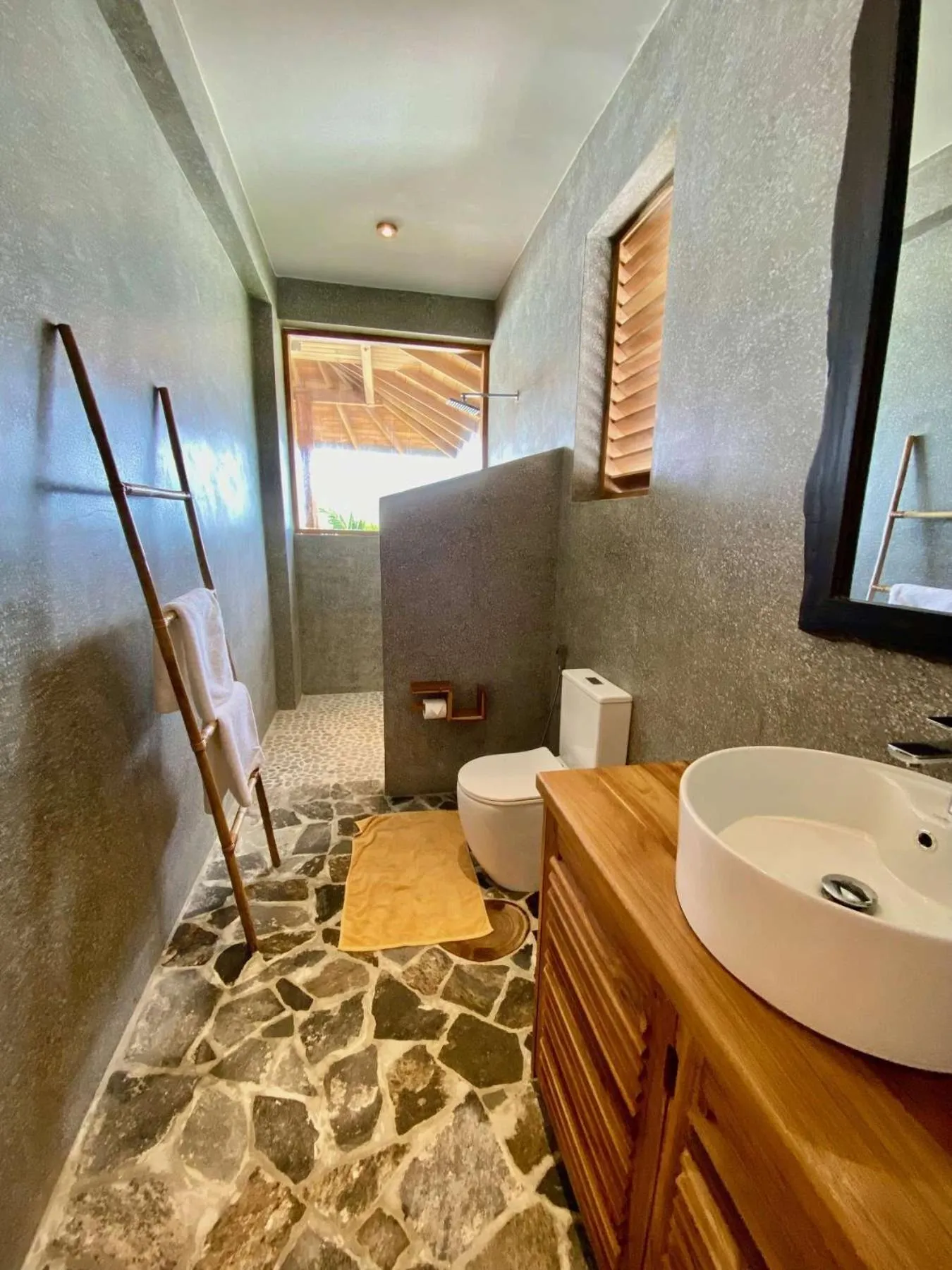 Shower in Coast 67 Boutique Hotel