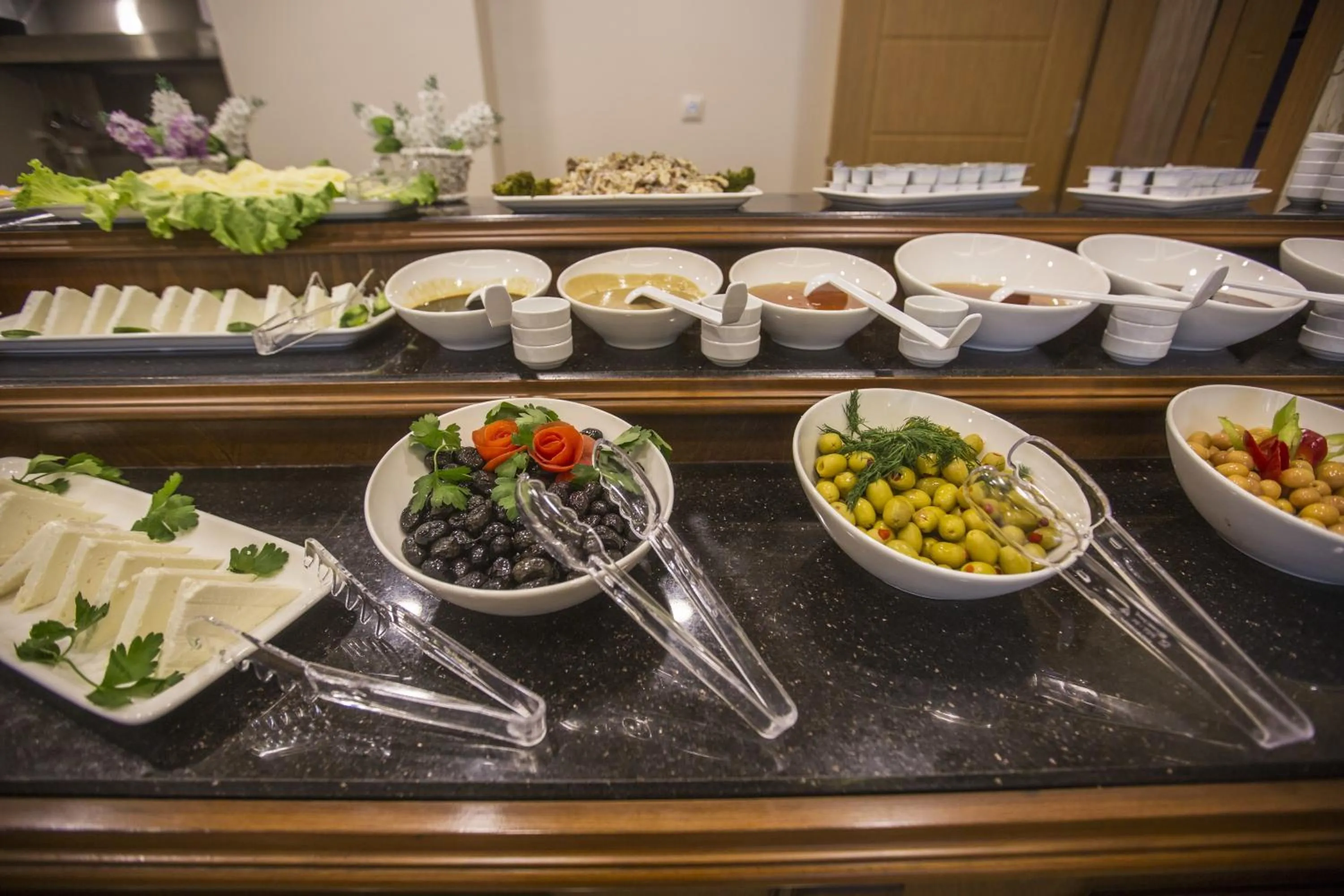 Restaurant/places to eat in Park Square Hotel