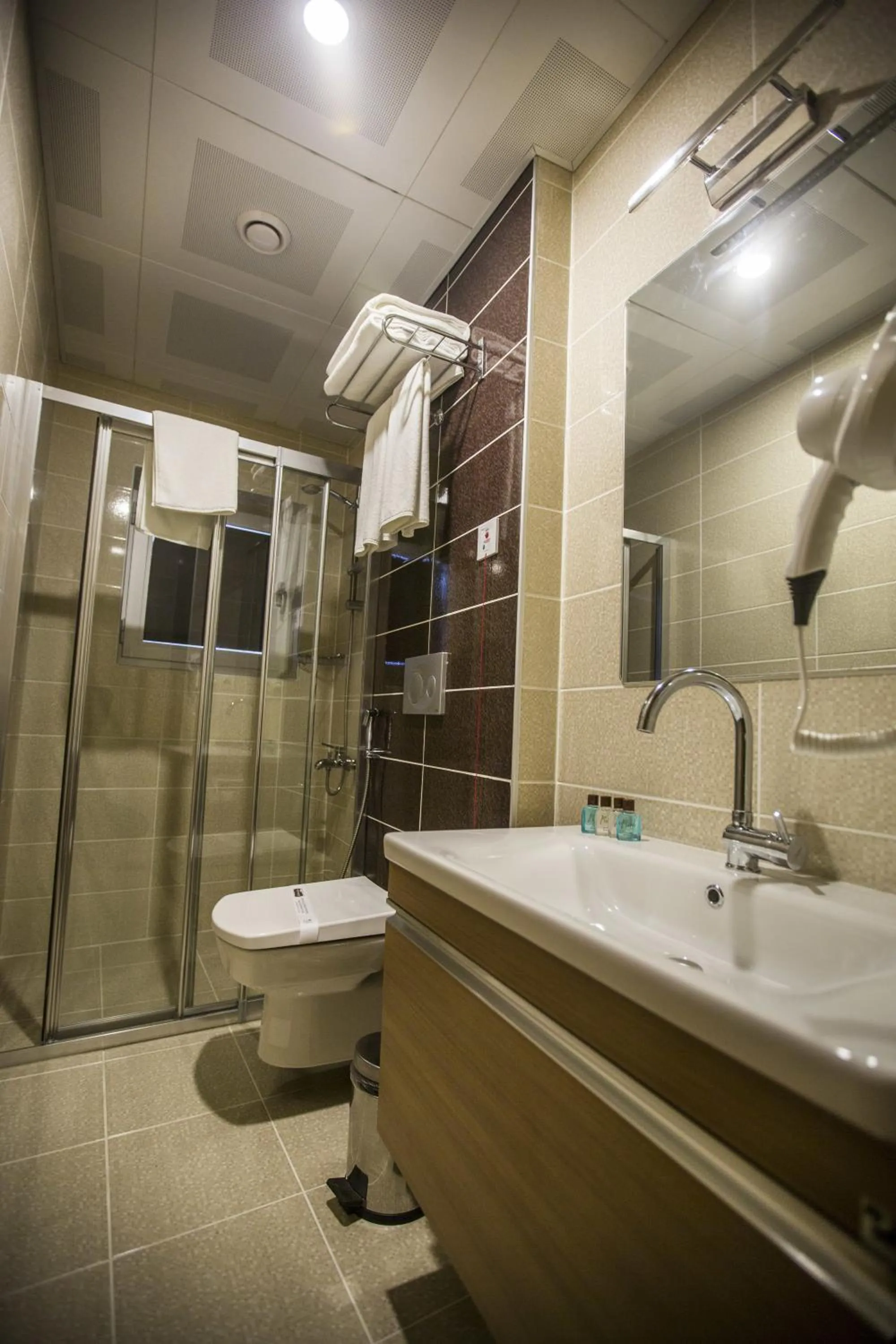 Shower in Park Square Hotel