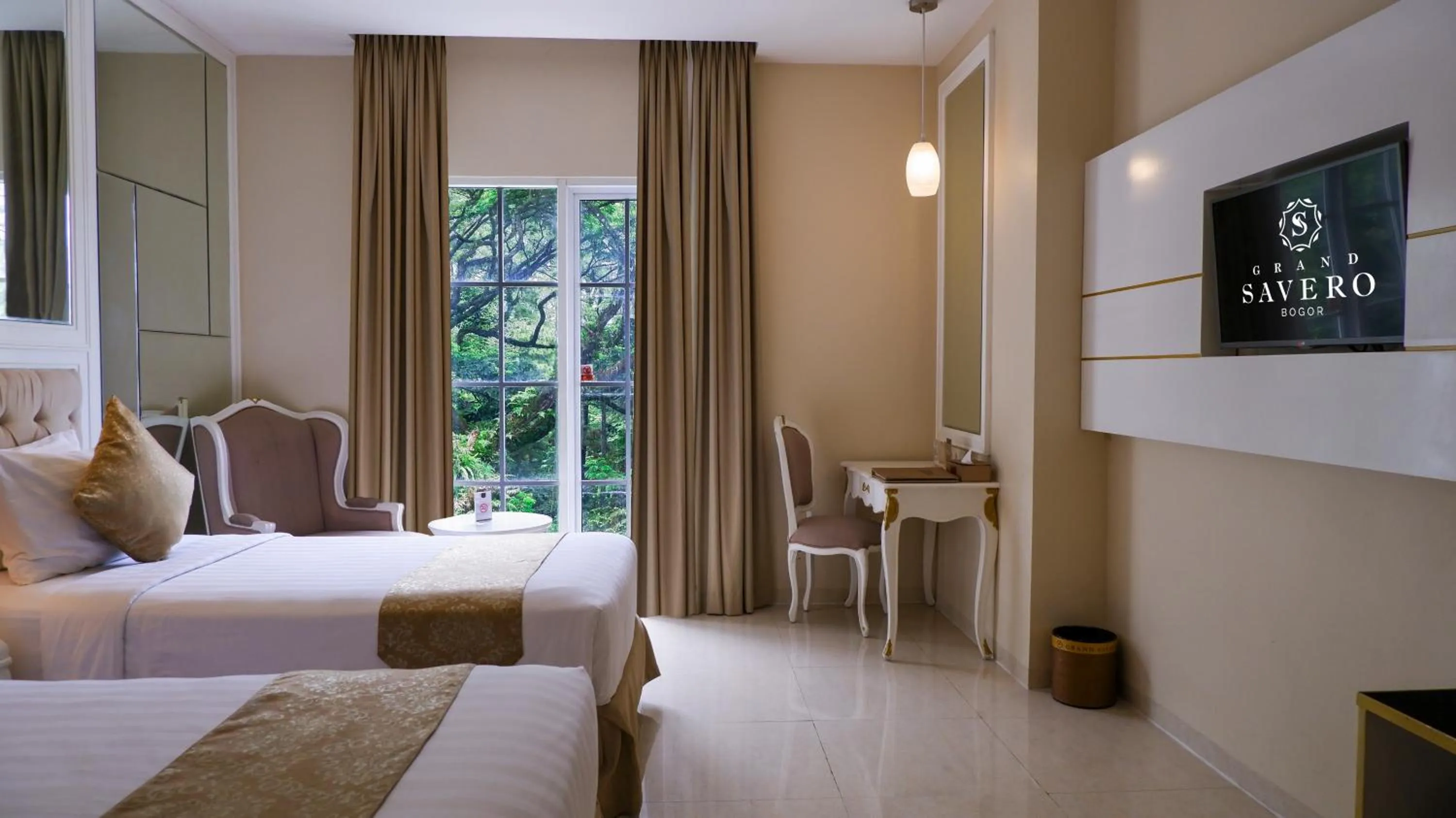 Bedroom, Bed in Grand Savero Hotel Bogor