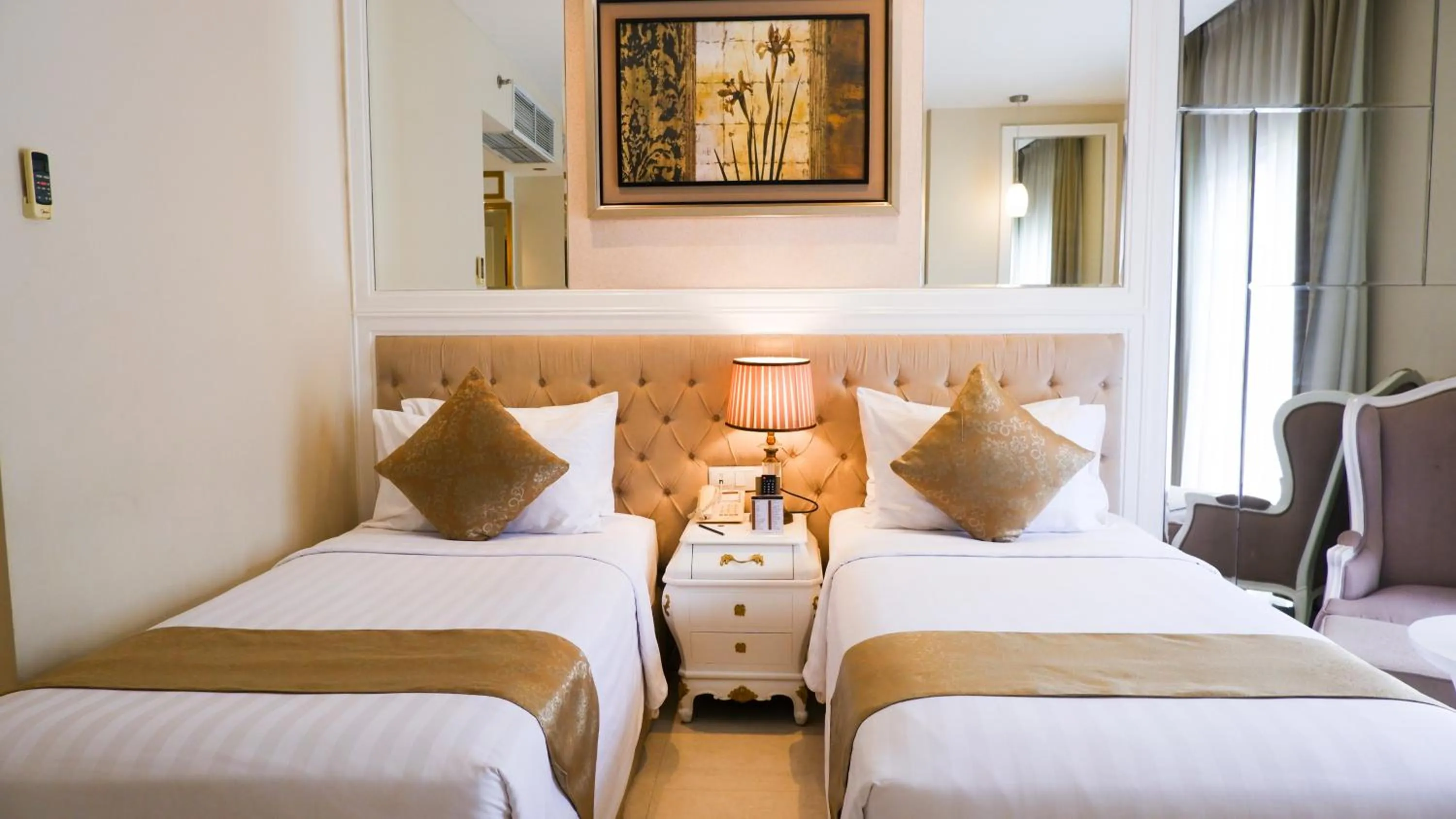 Bedroom, Bed in Grand Savero Hotel Bogor