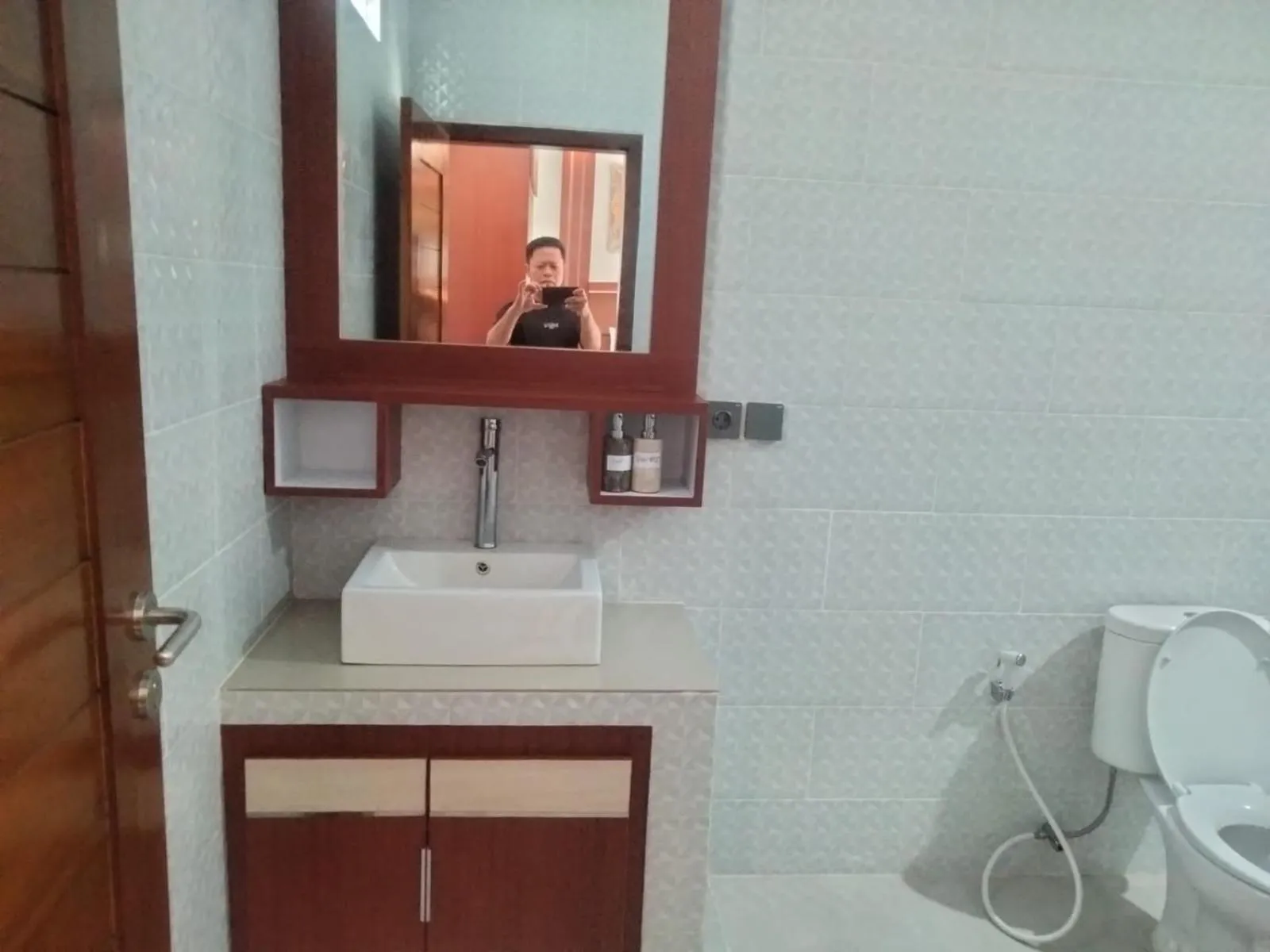 Toilet in Coconut Hill Cottage