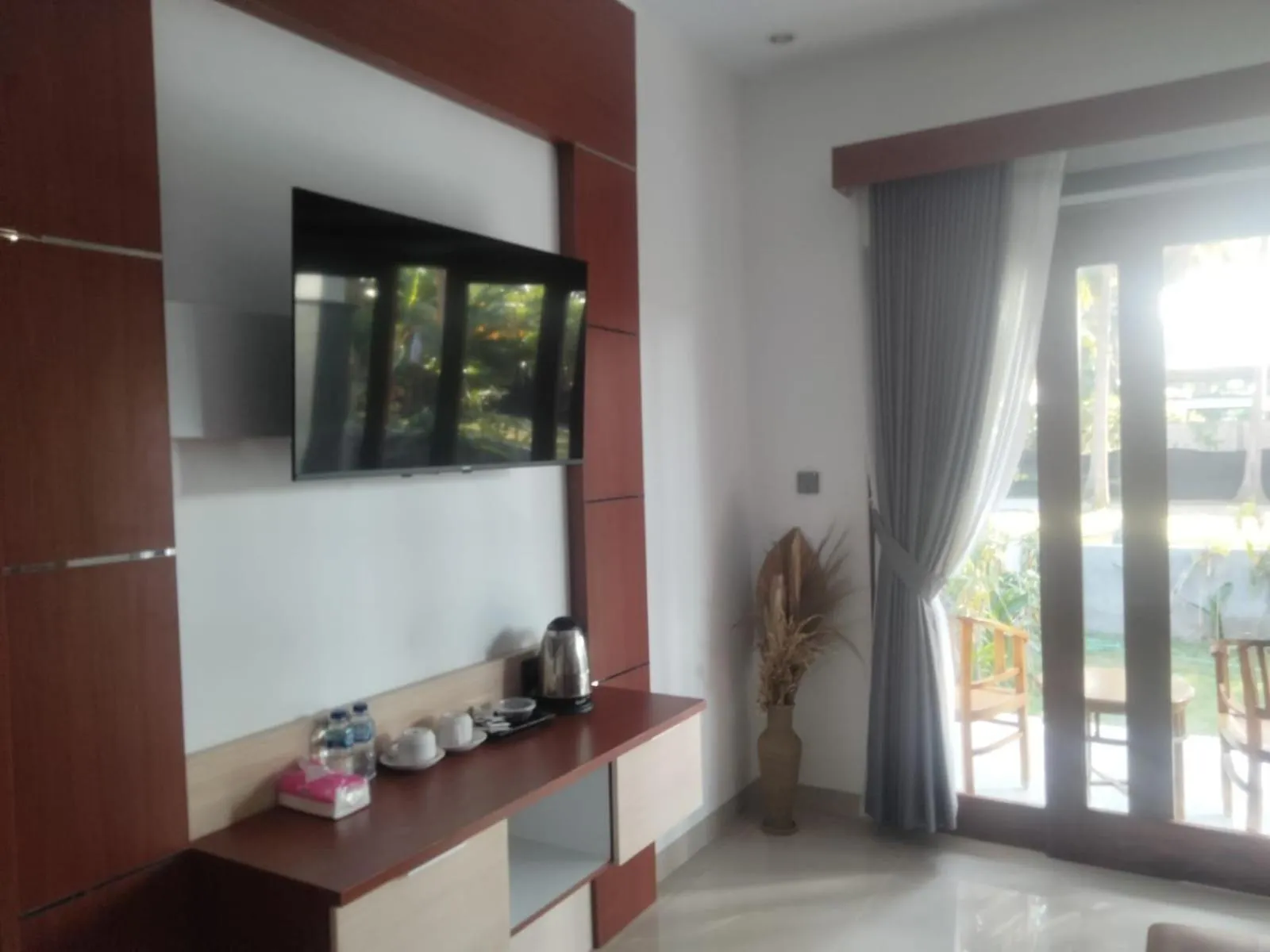TV and multimedia in Coconut Hill Cottage